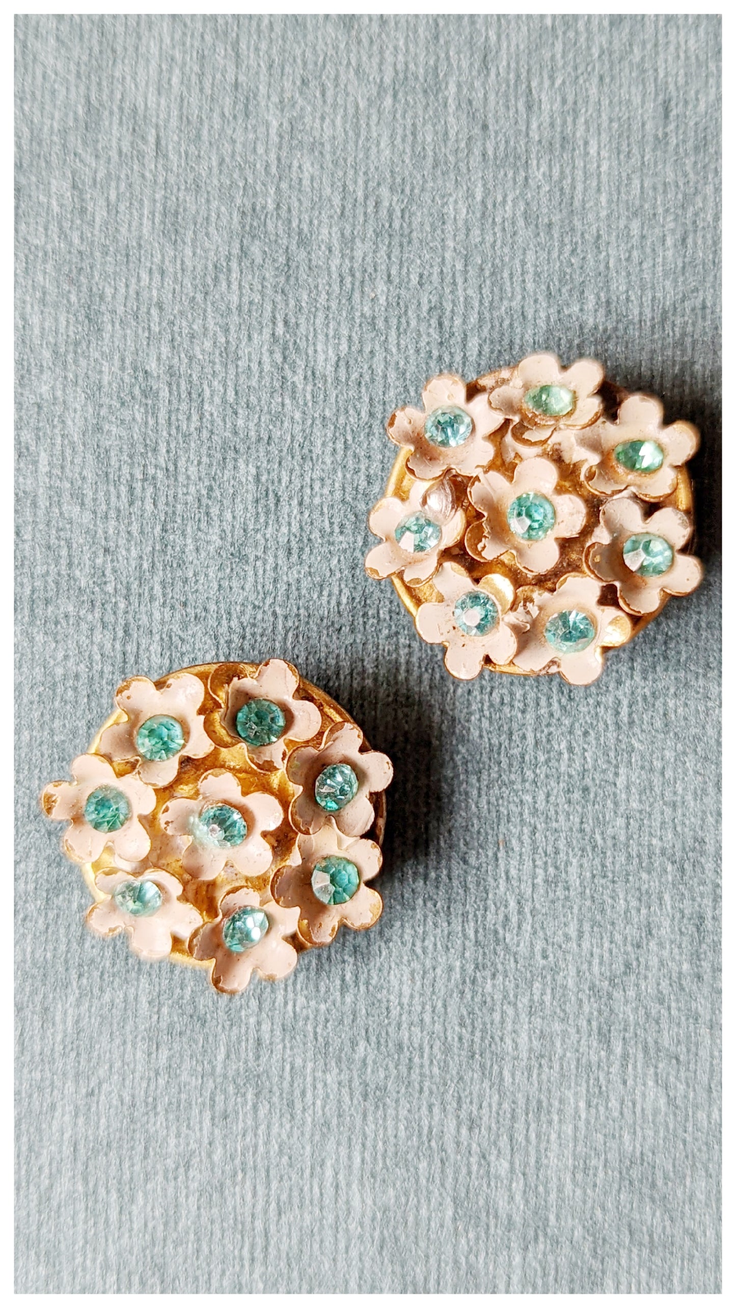 Boucles clips rones à fleurs et strass turquoise 50s