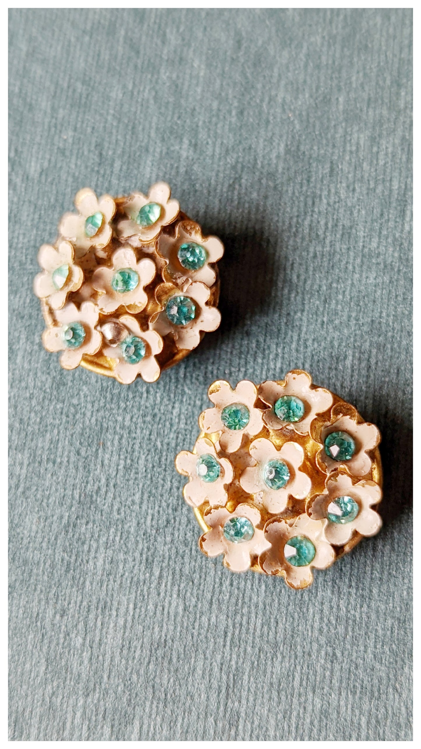Boucles clips rones à fleurs et strass turquoise 50s