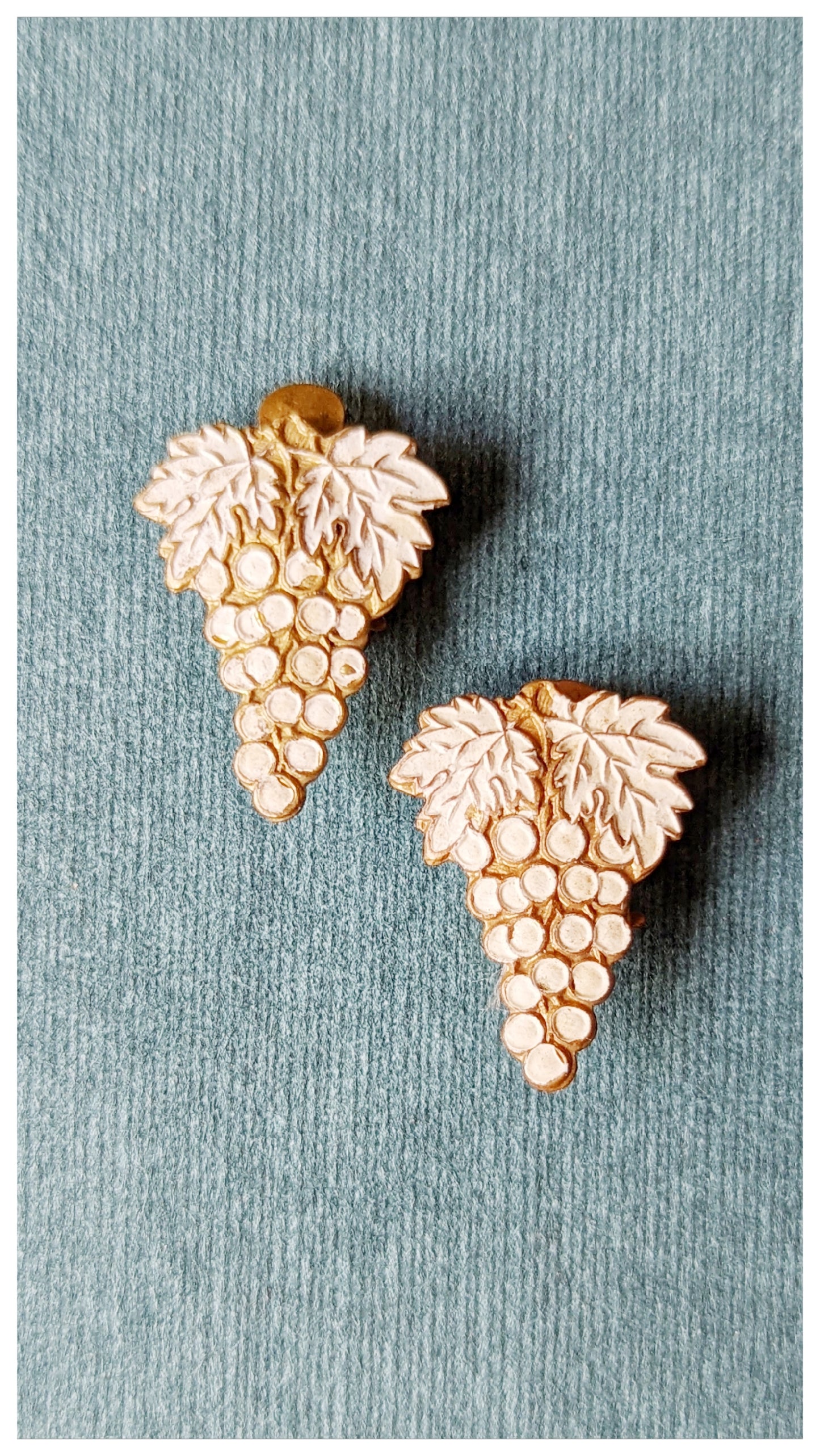 Boucles clips grappe de raisons crème 50s