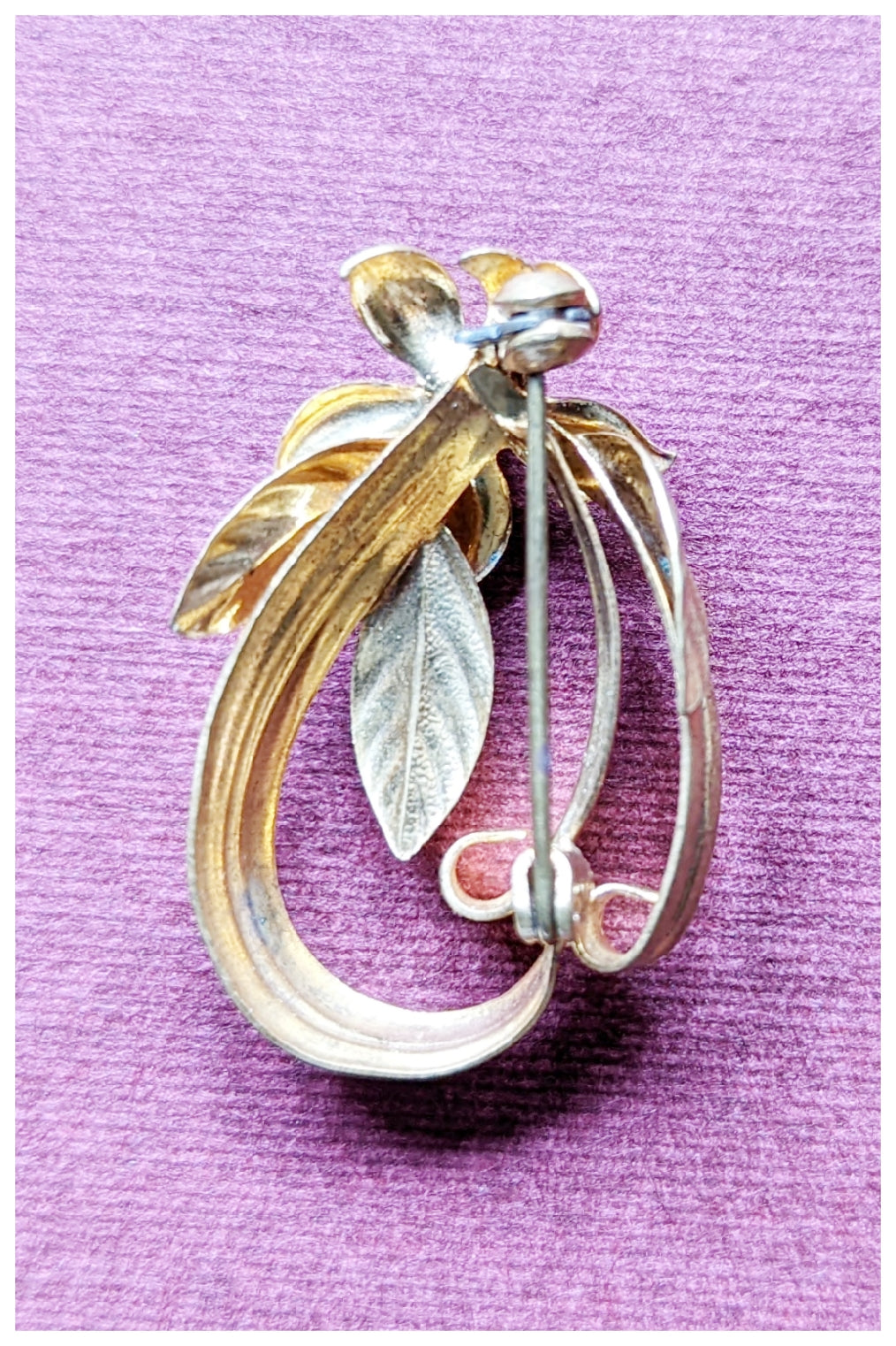 Broche fleurs et strass 60's