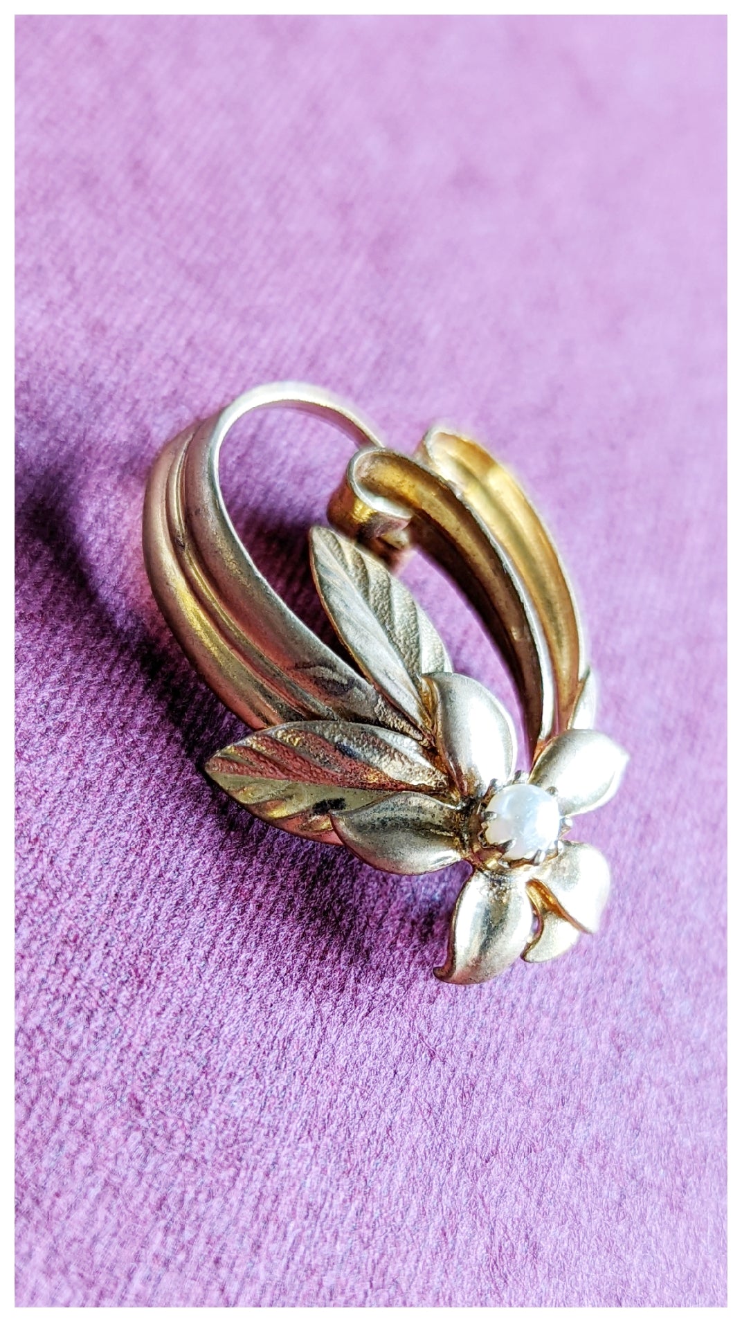 Broche fleurs et strass 60's