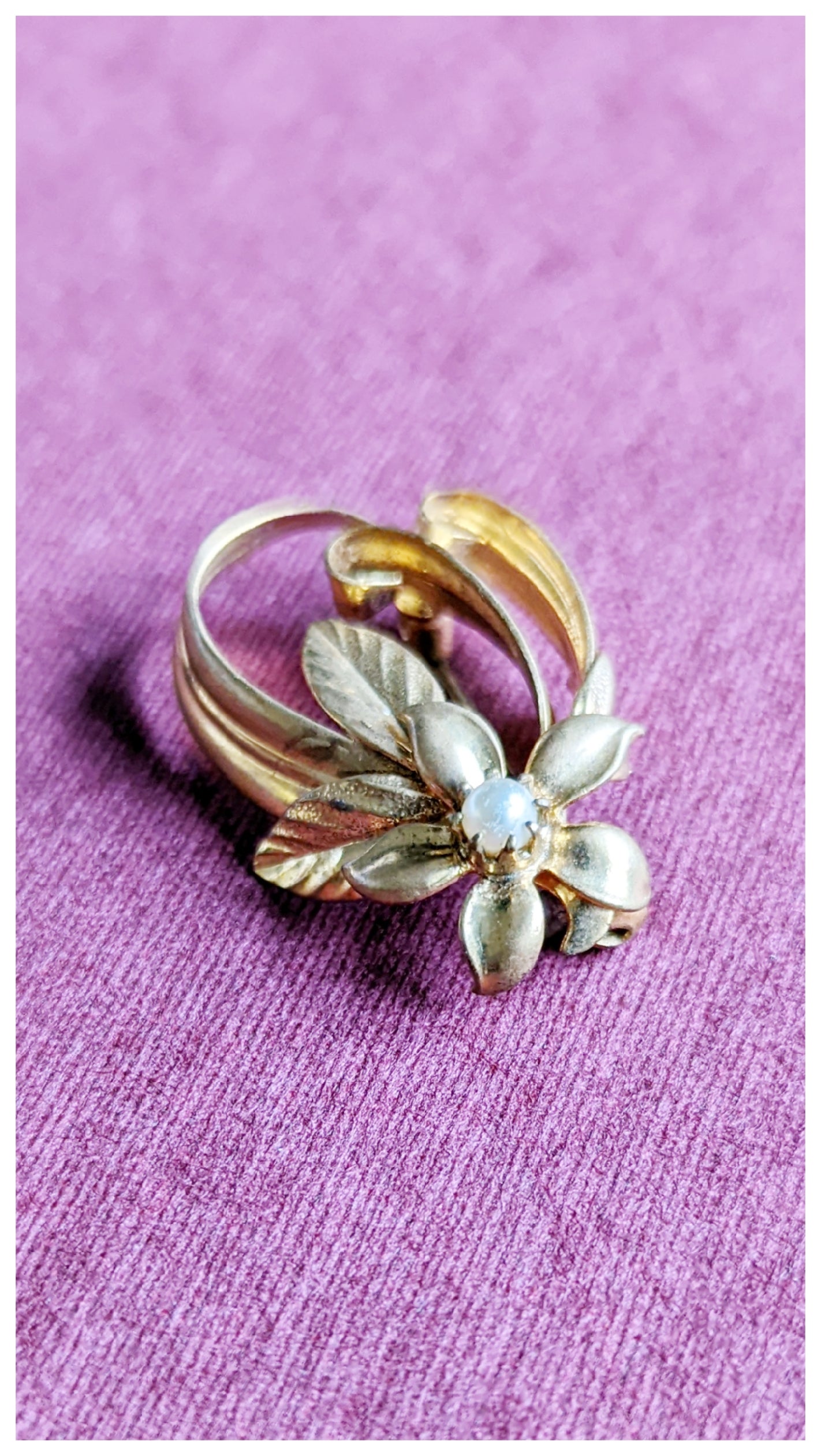 Broche fleurs et strass 60's