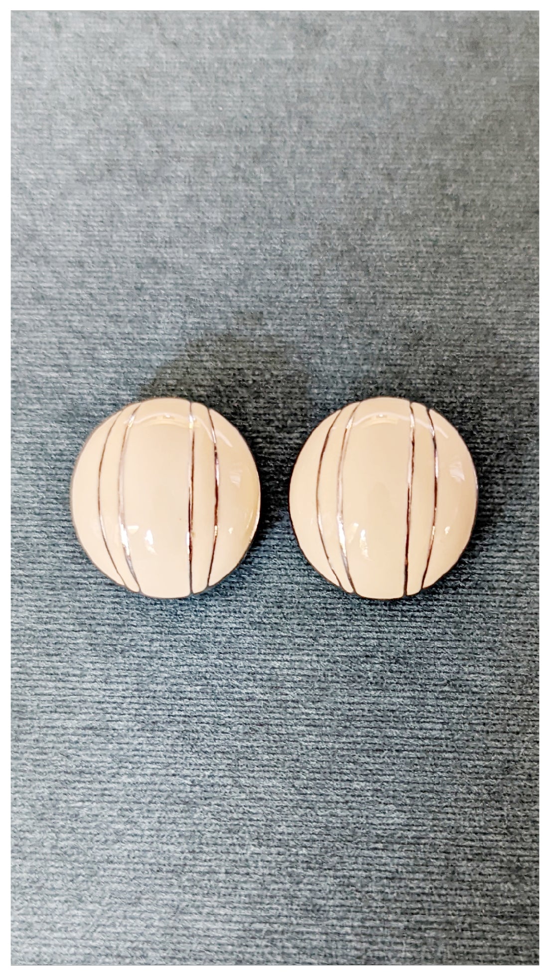 Boucles demi-sphère crème 90s