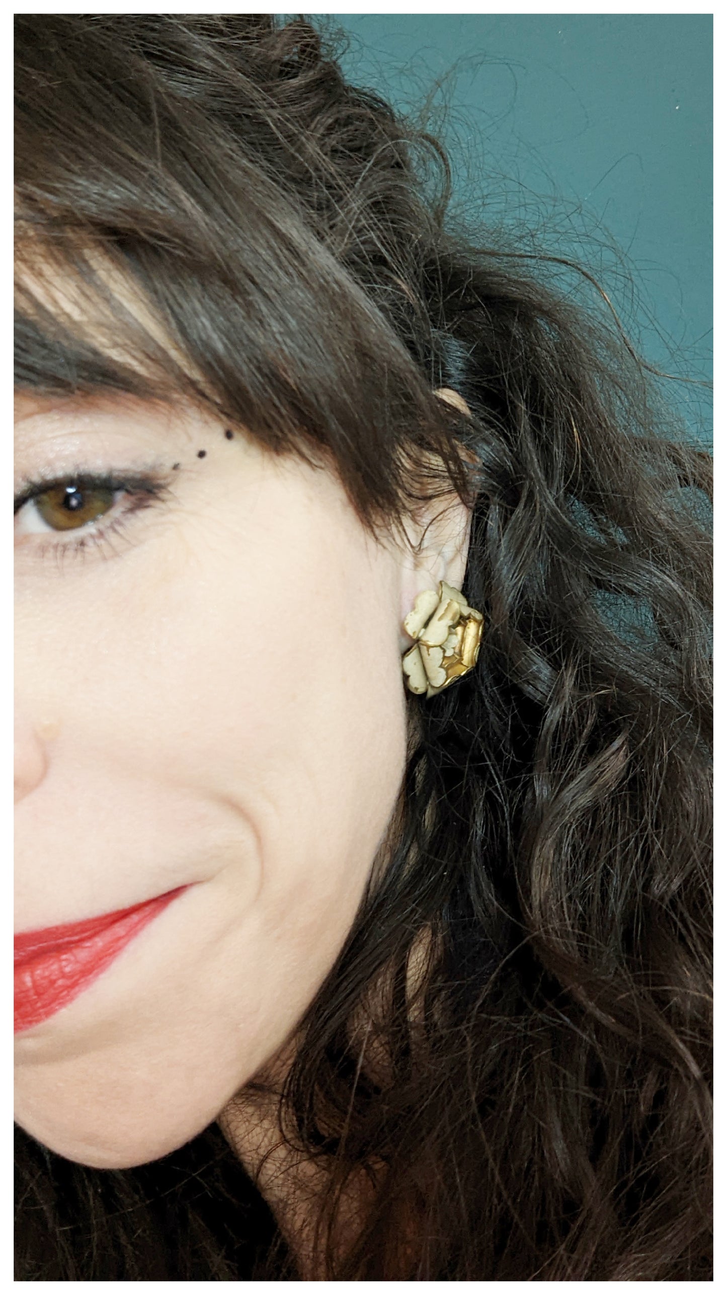 Boucles clip fleur crème 40's