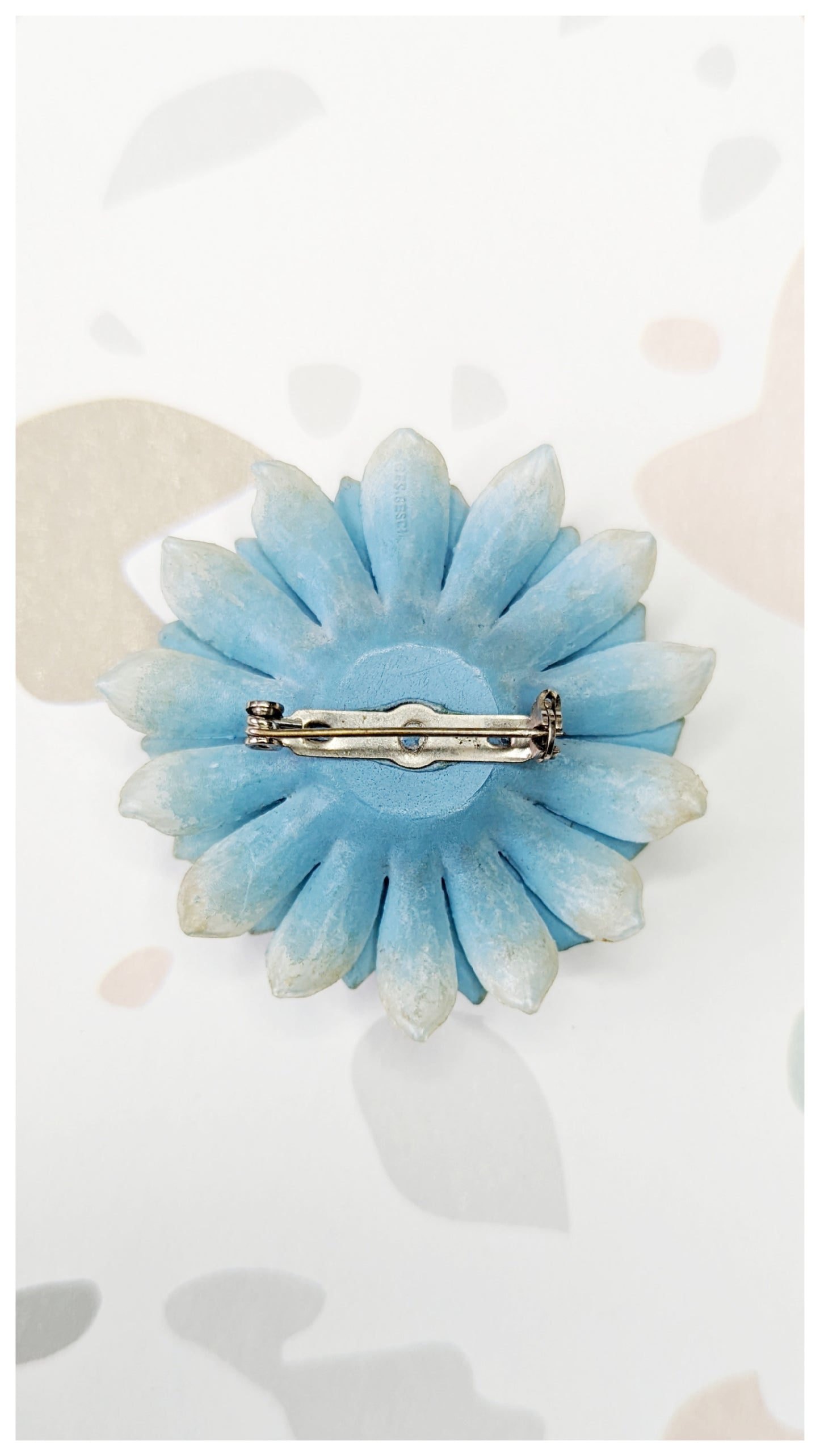 Broche Fleur à pétales 50s