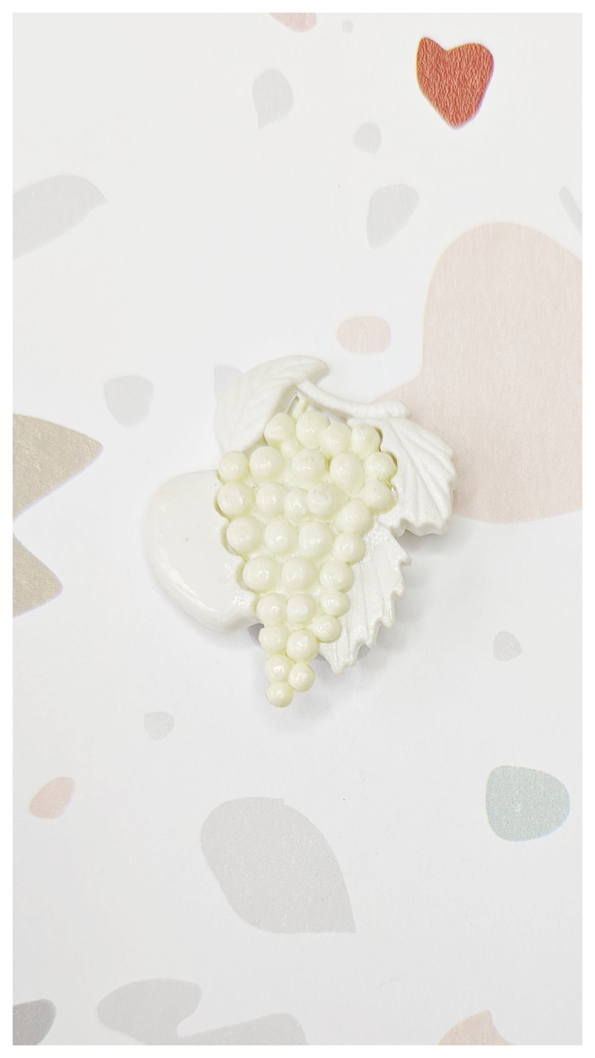 Broche grappe de raisins 70's