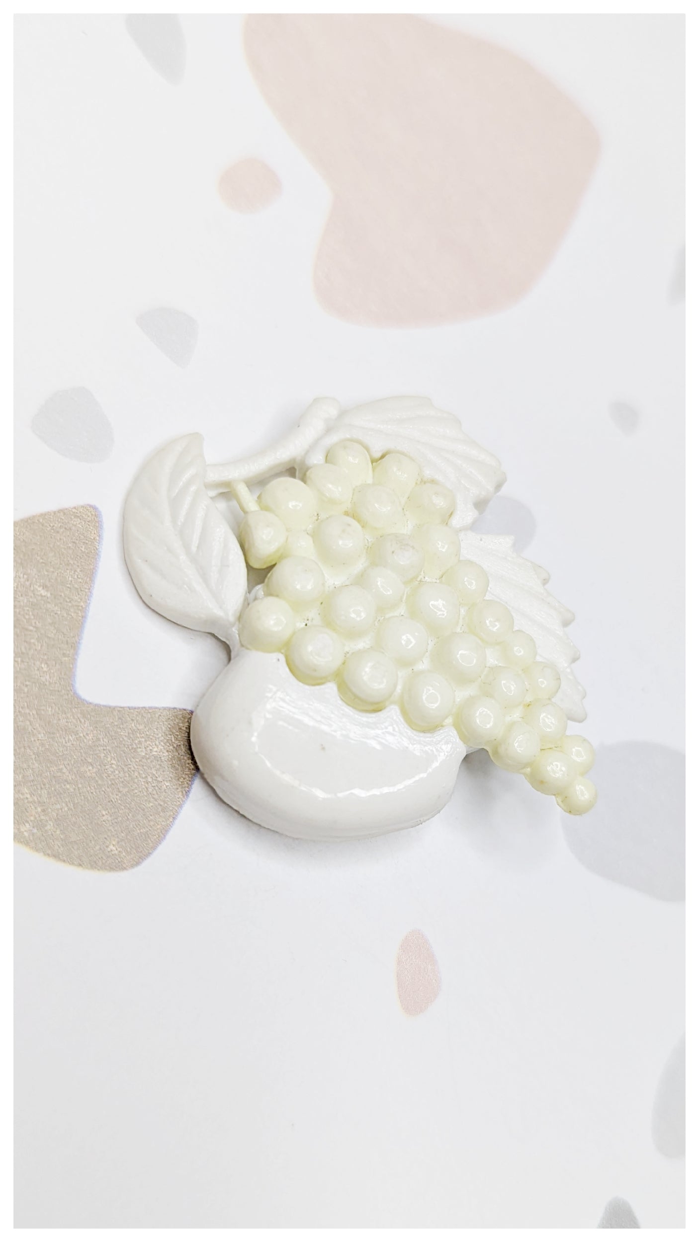 Broche grappe de raisins 70's