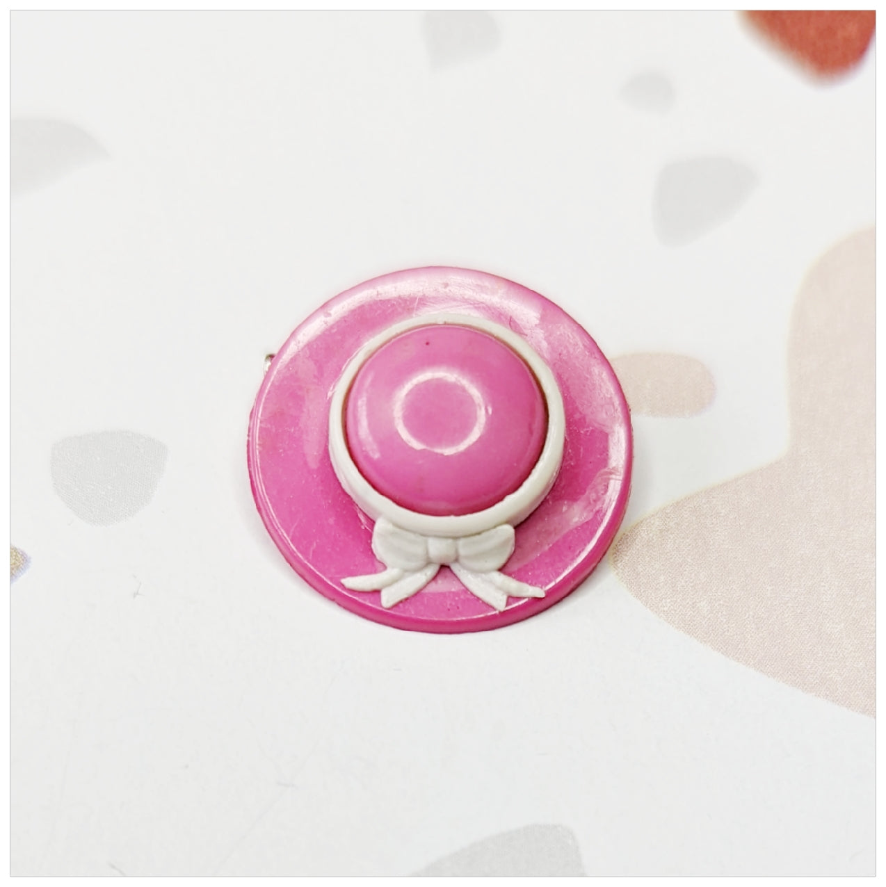 Broche chapeau 90's