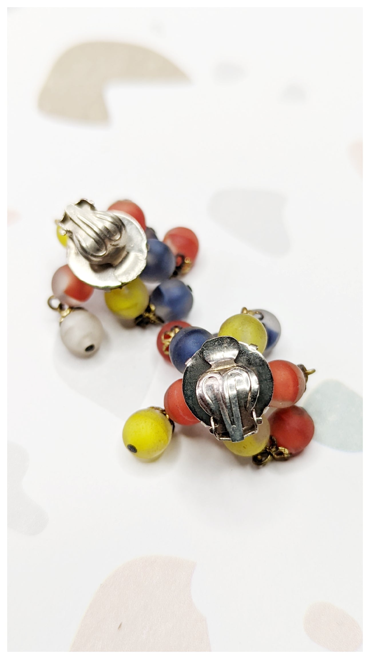 Boucles clips grappe de perles 60s