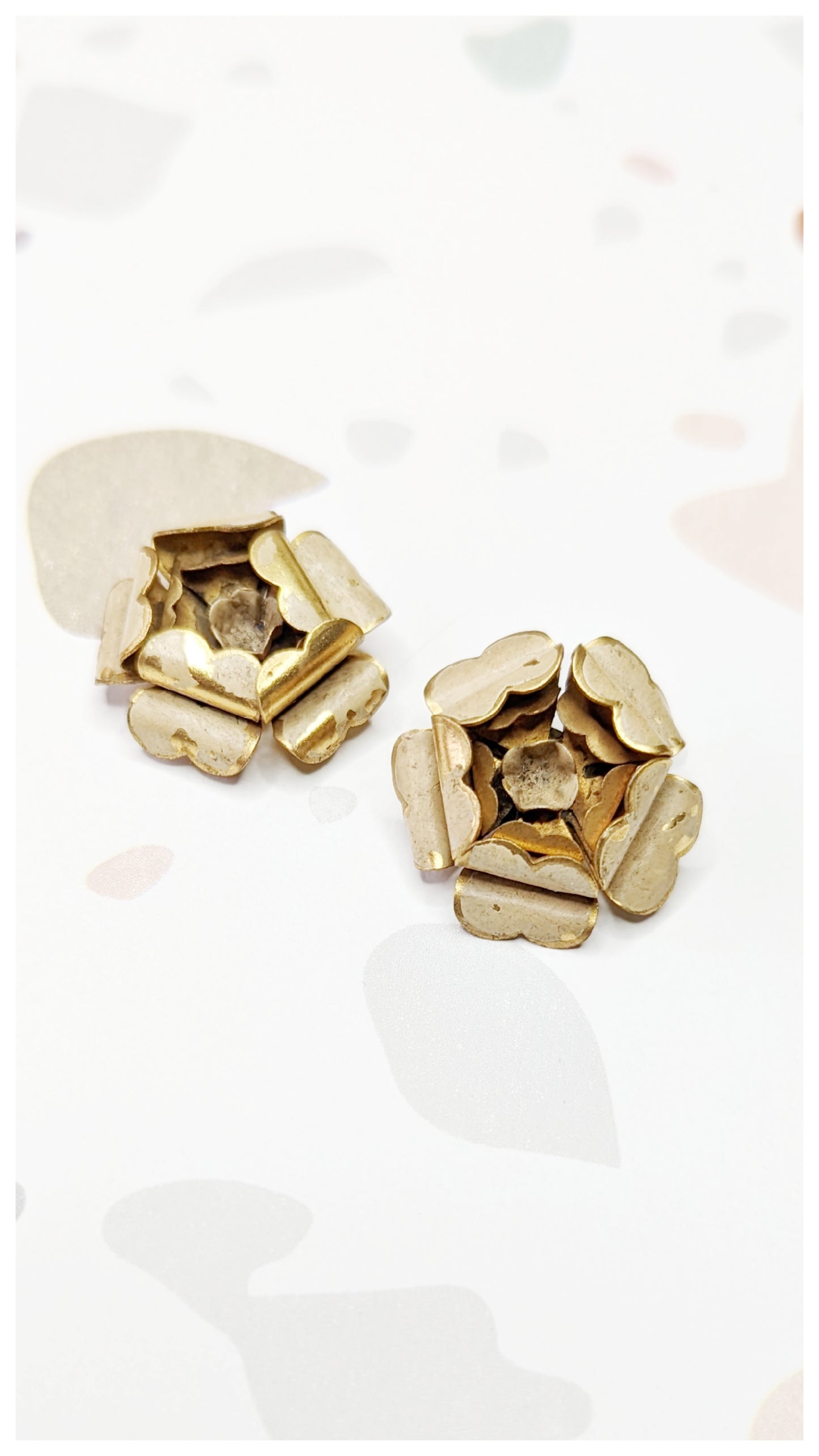 Boucles clip fleur crème 40's