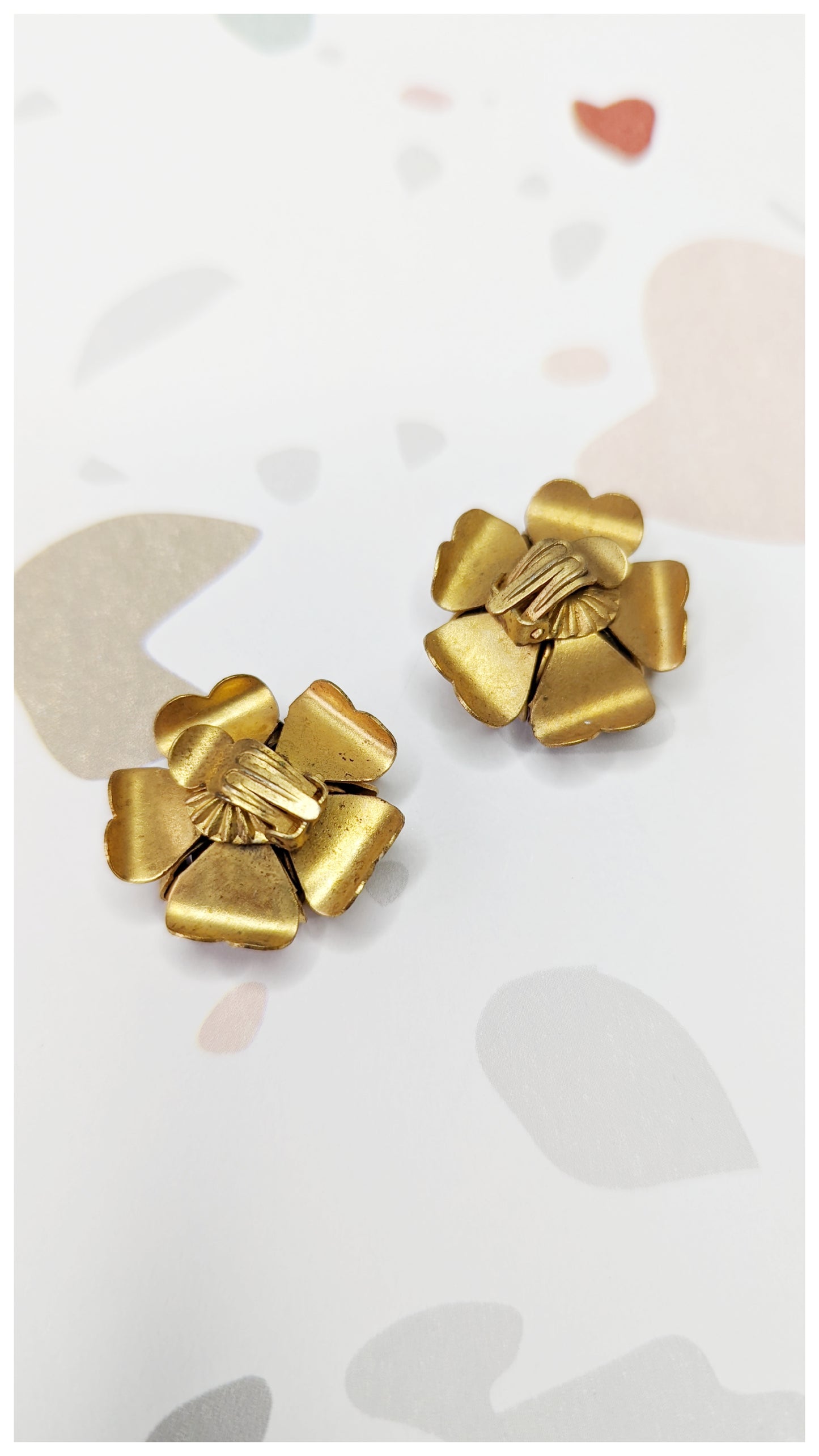 Boucles clip fleur crème 40's