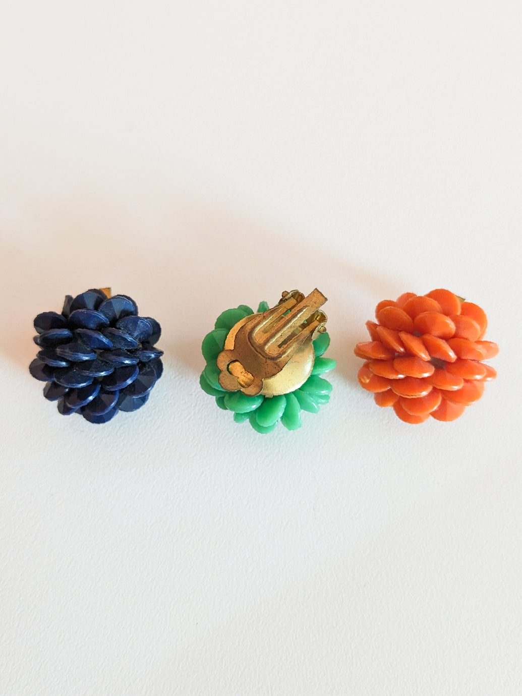 Boucles clips tricolores 60s
