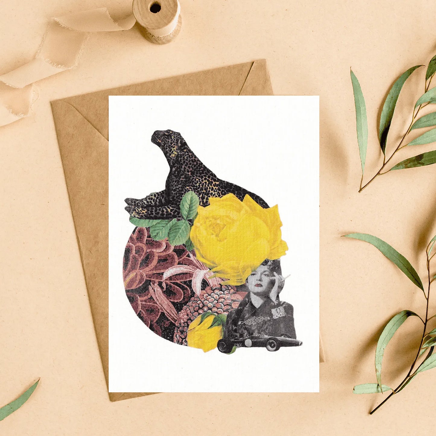 Carte reproduction collage vintage léopard et rose jaune Pistacchio.illu avec enveloppe kraft