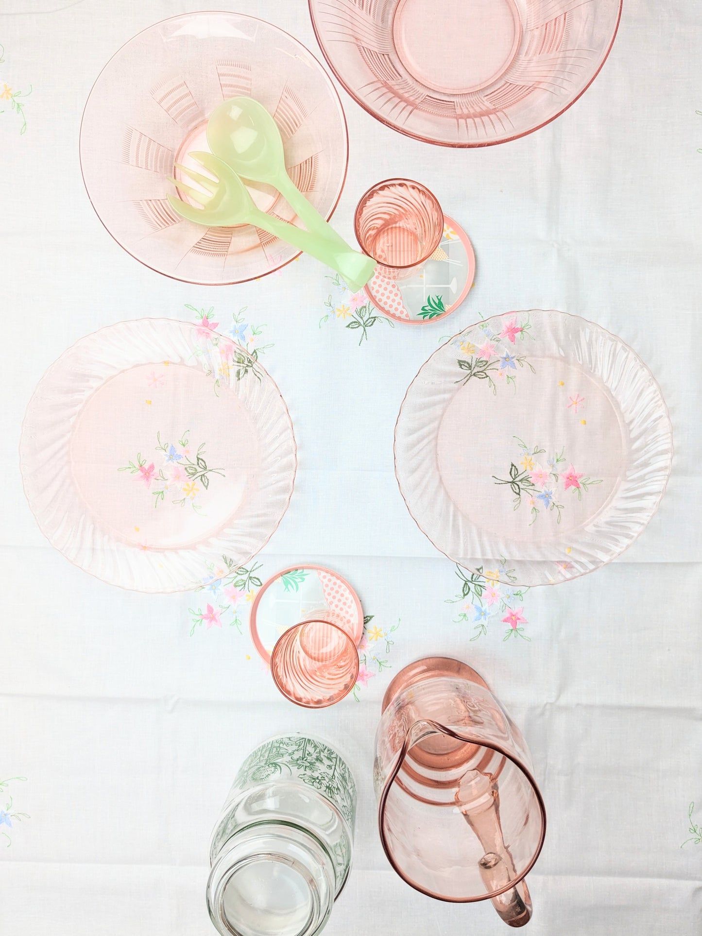 Carafe en verre rose 80s