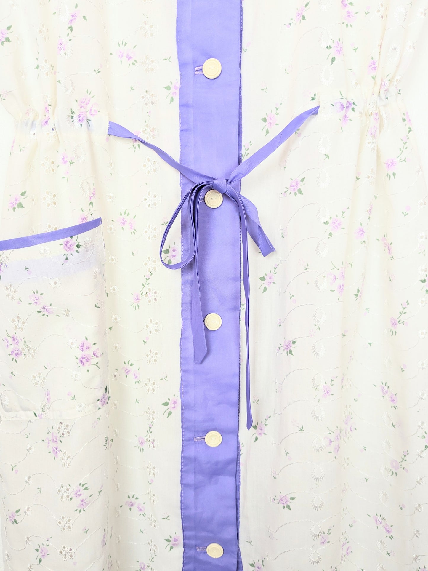 Robe brodée lilas 80s