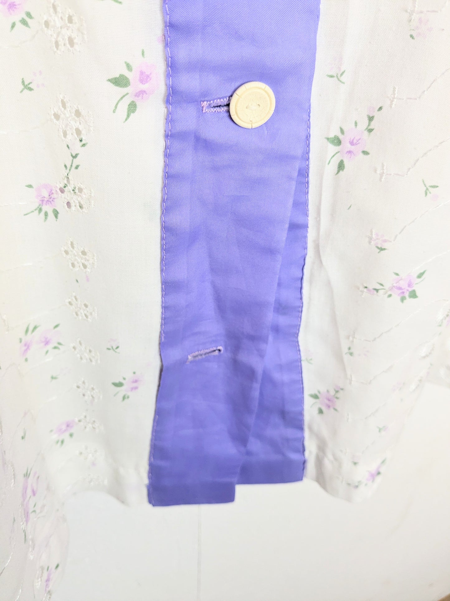 Robe brodée lilas 80s