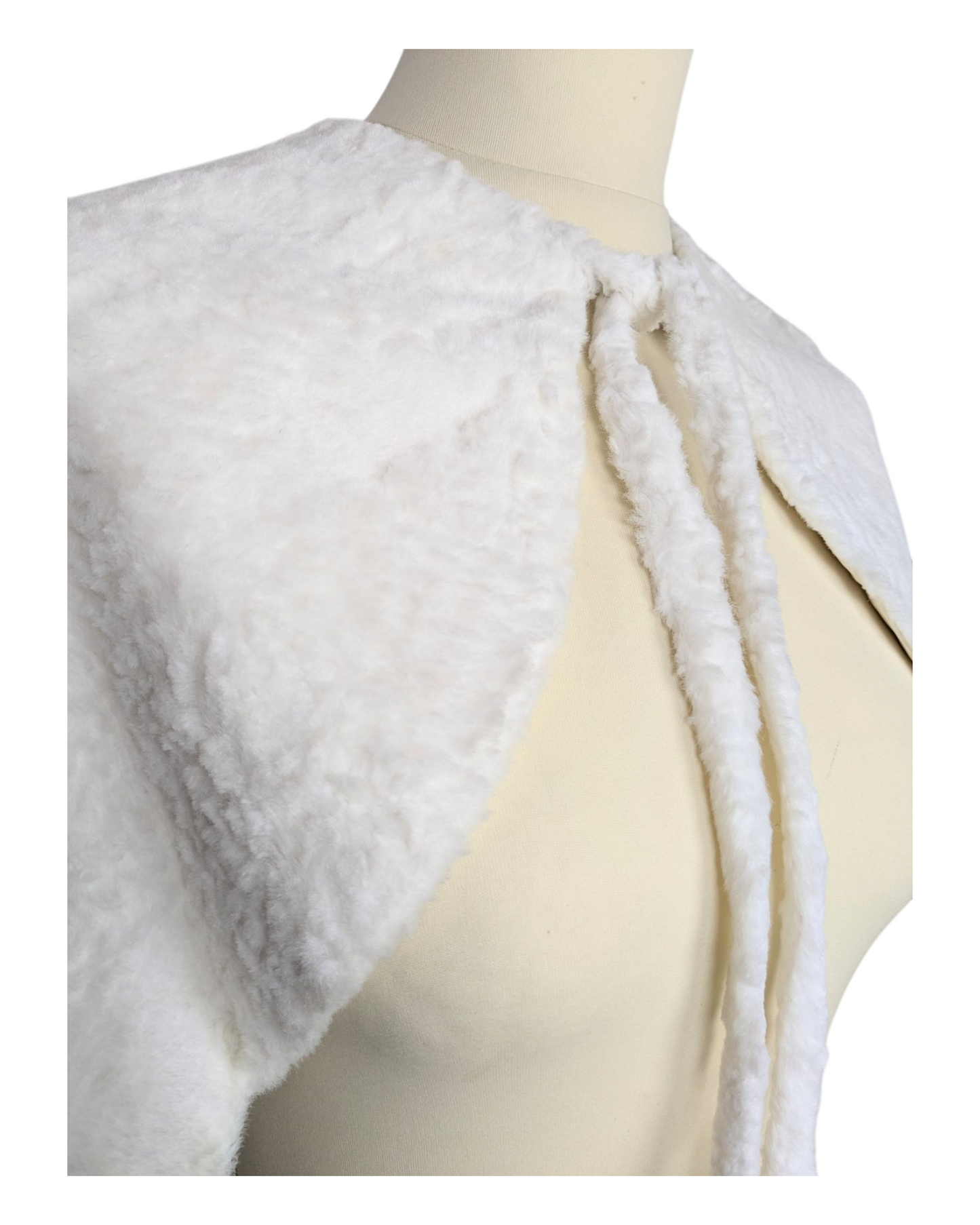 Capeline blanche 60s