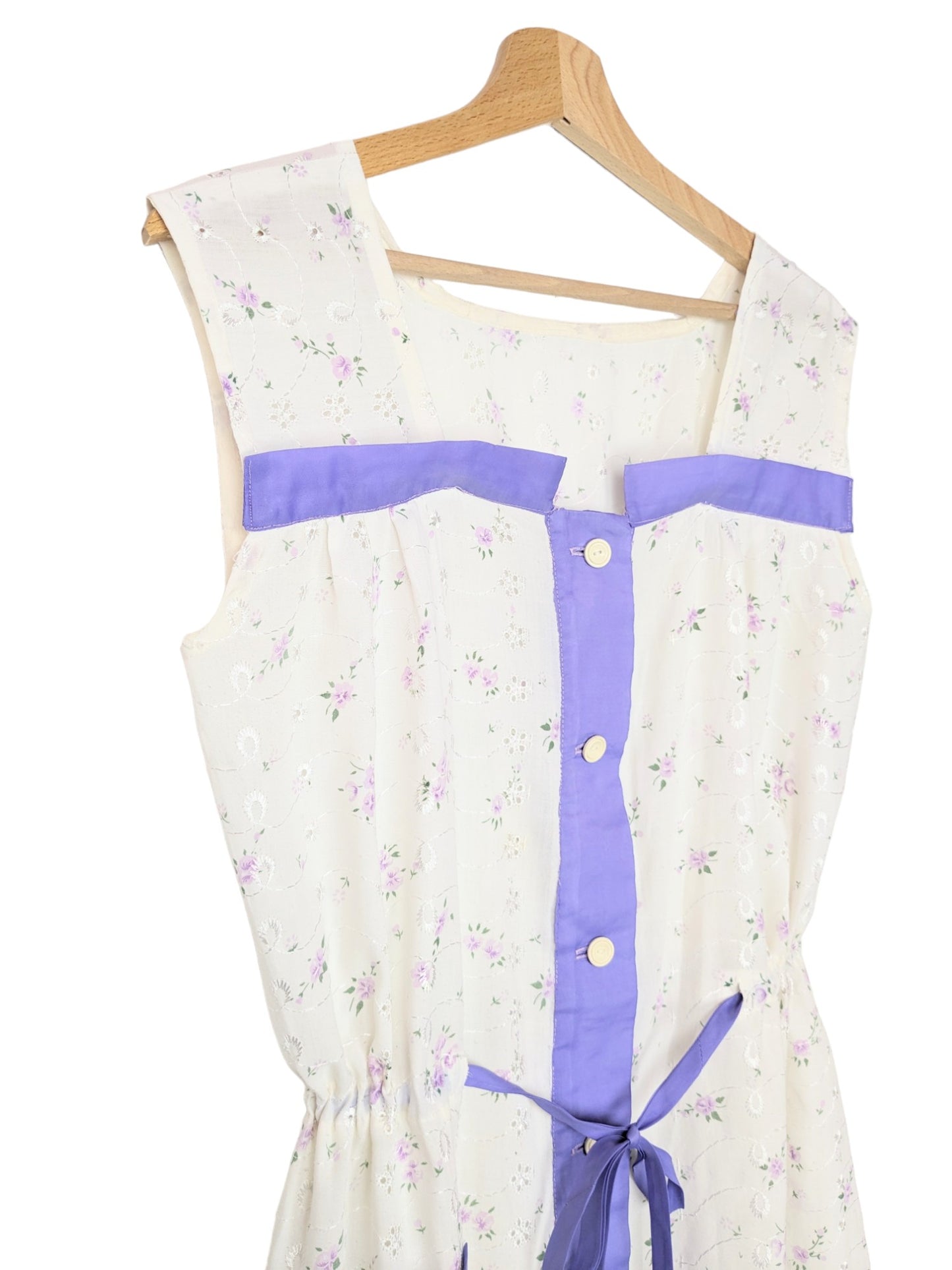 Robe brodée lilas 80s