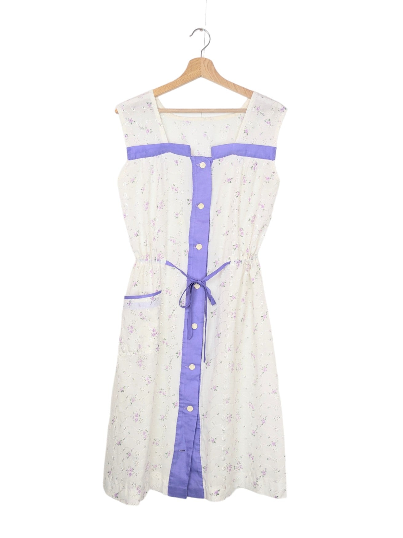 Robe brodée lilas 80s