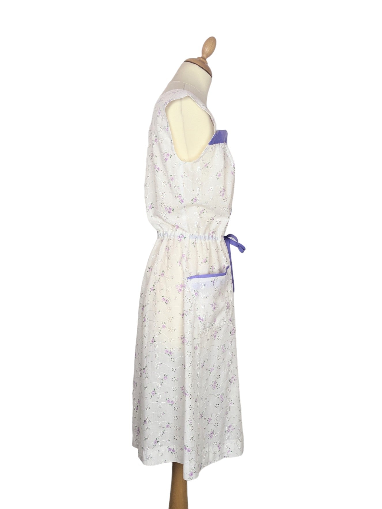 Robe brodée lilas 80s