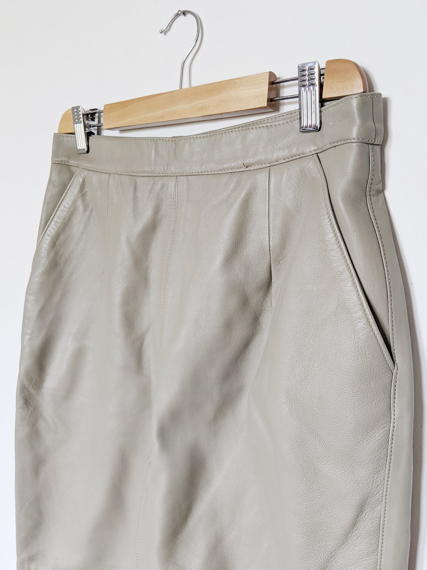 Jupe grise en cuir 90s
