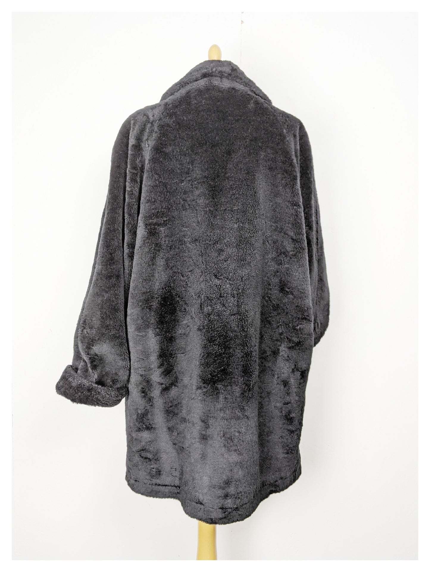 Manteau fausse fourrure noire 80's