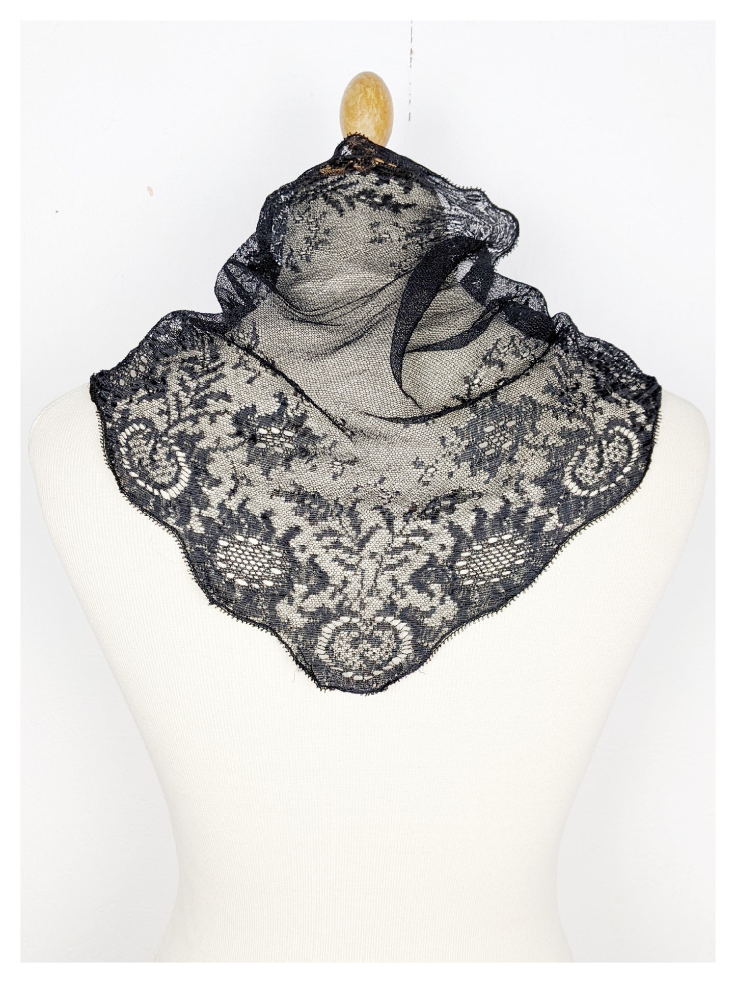 Foulard triangle en dentelle 50s
