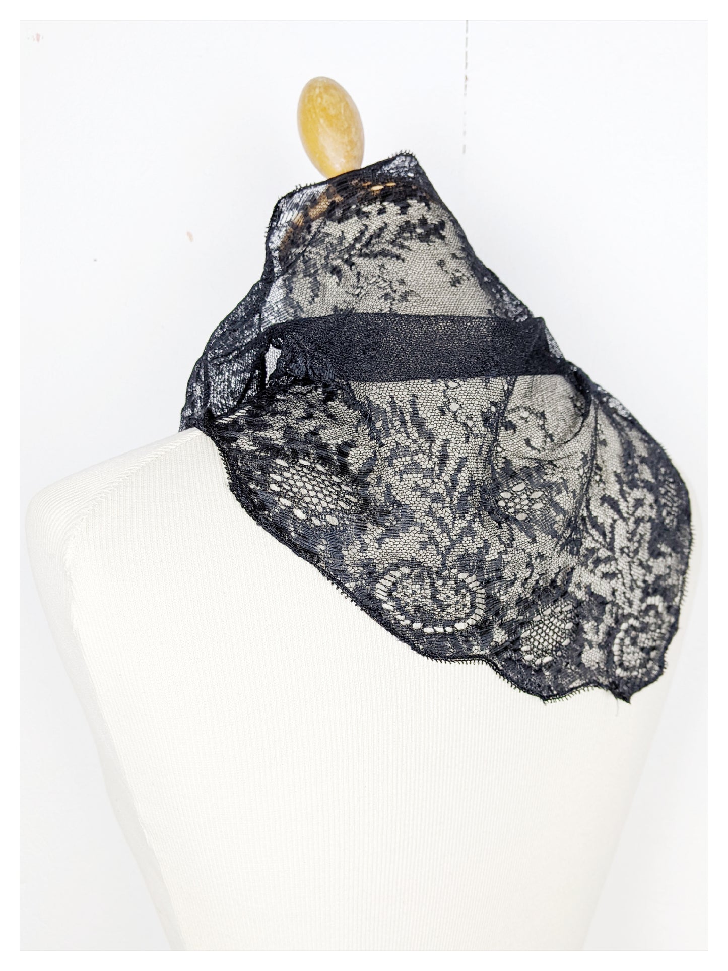 Foulard triangle en dentelle 50s