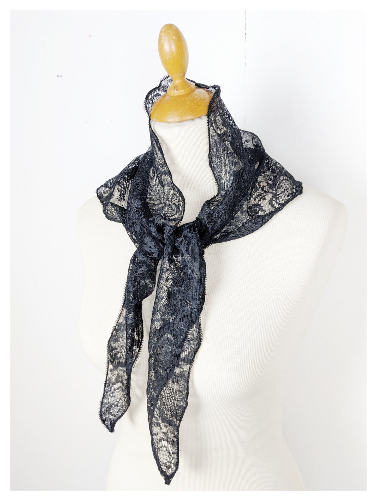 Foulard triangle en dentelle 50s