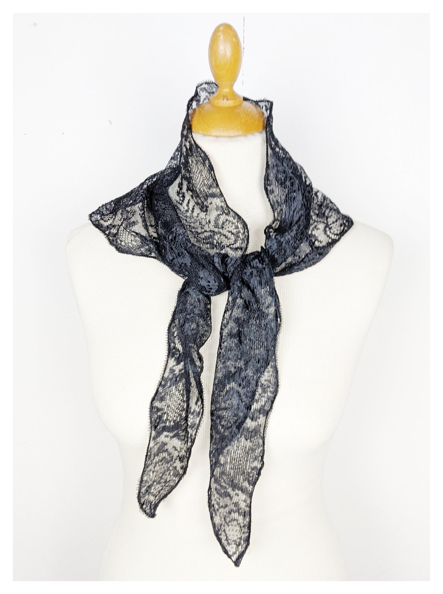 Foulard triangle en dentelle 50s