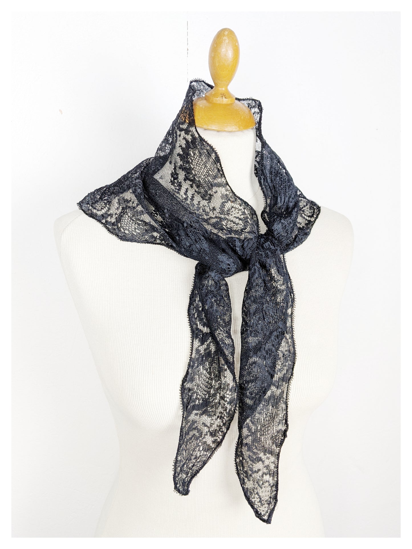 Foulard triangle en dentelle 50s