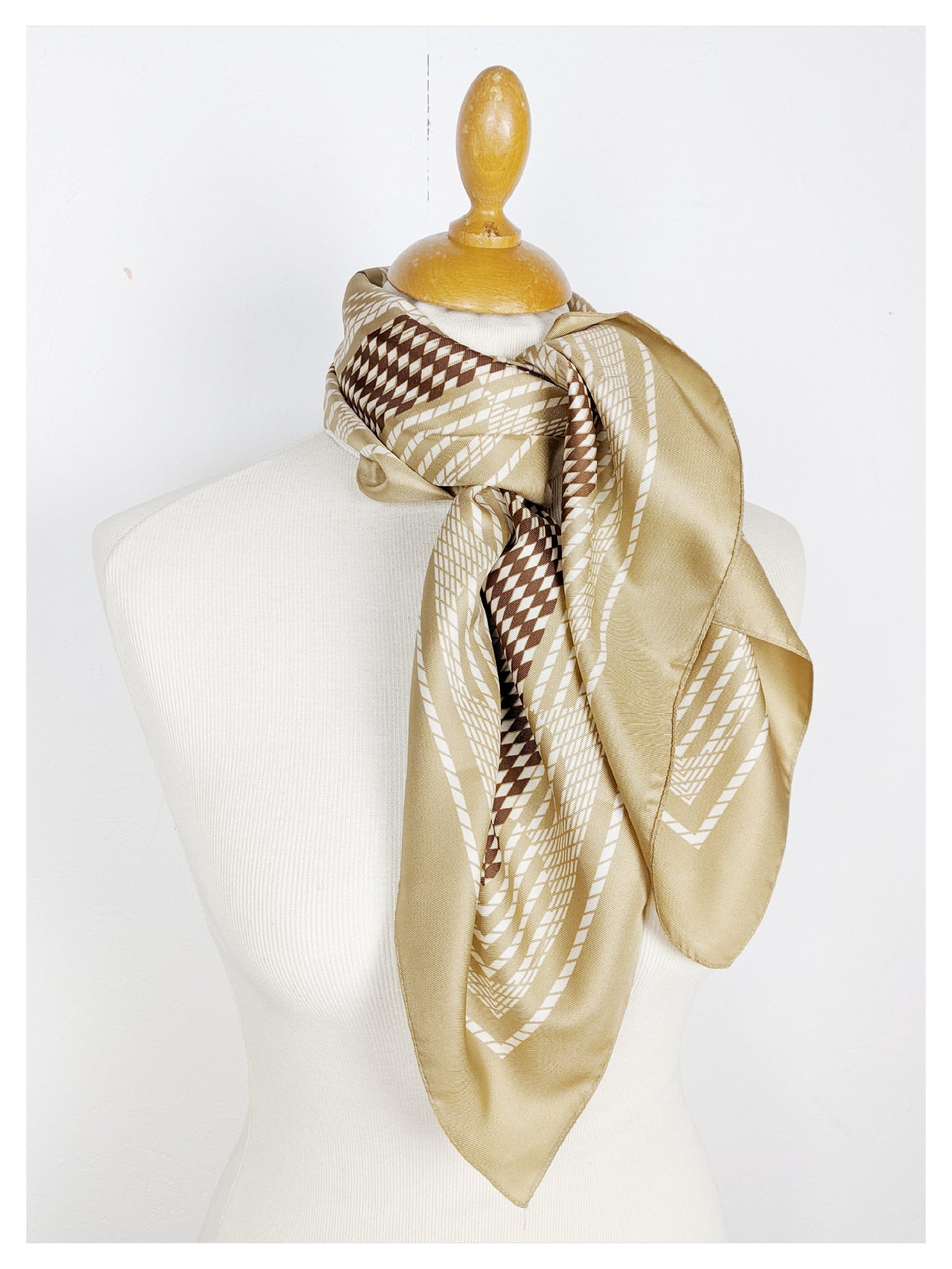 Carré Beige et marron  70s
