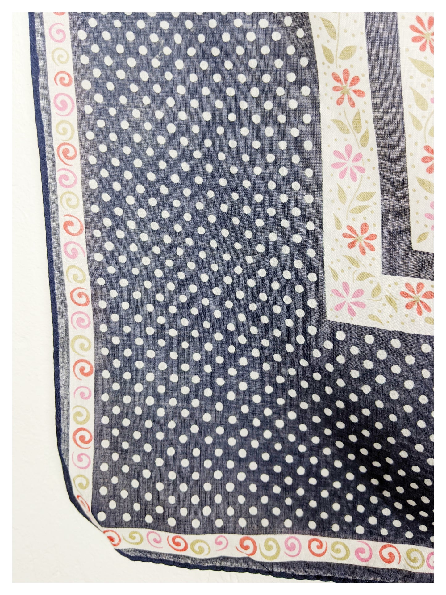 Foulard à pois et fleurs 70s