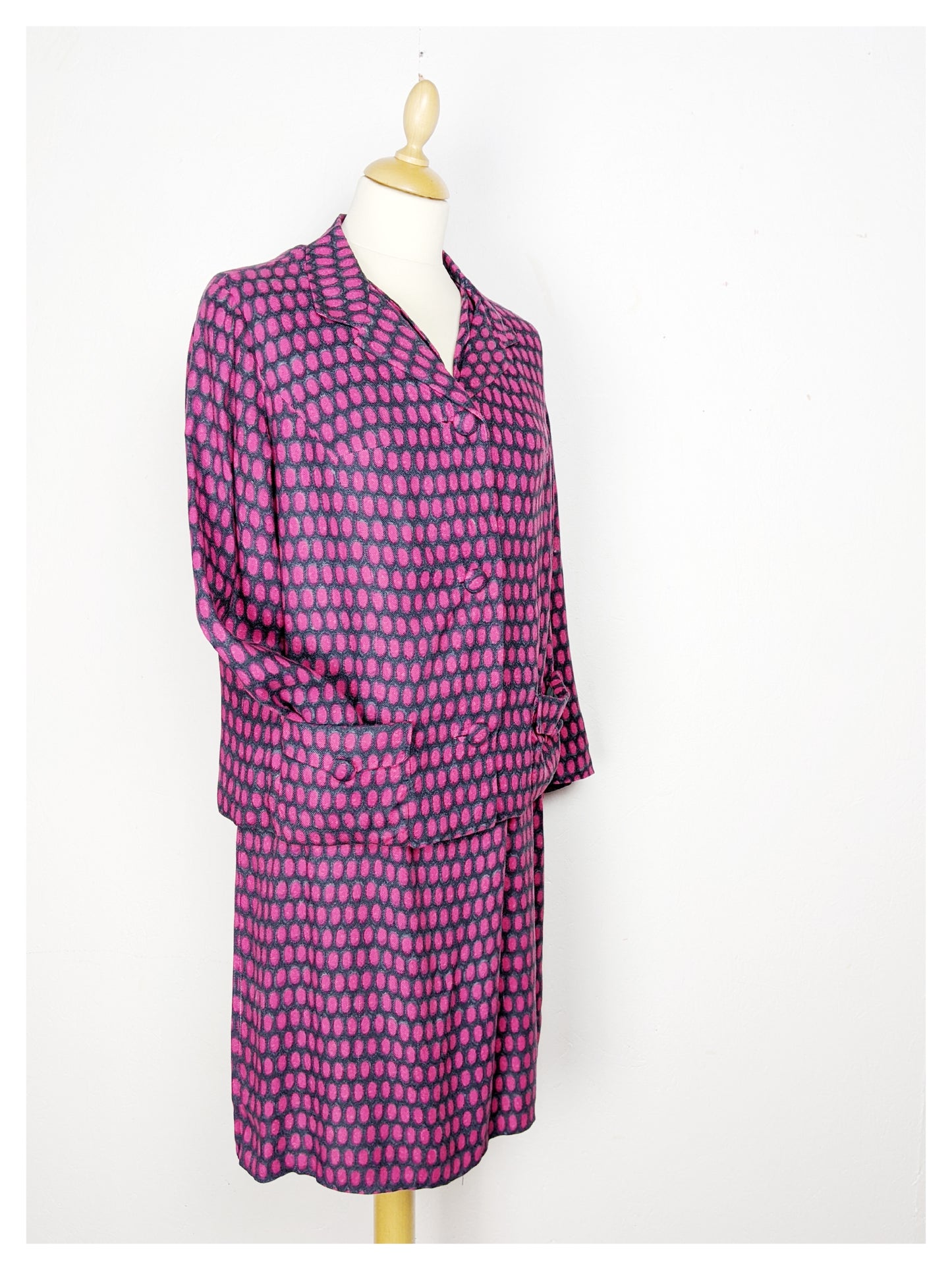 Tailleur-Robe à motifs gris/fuchsia 60s