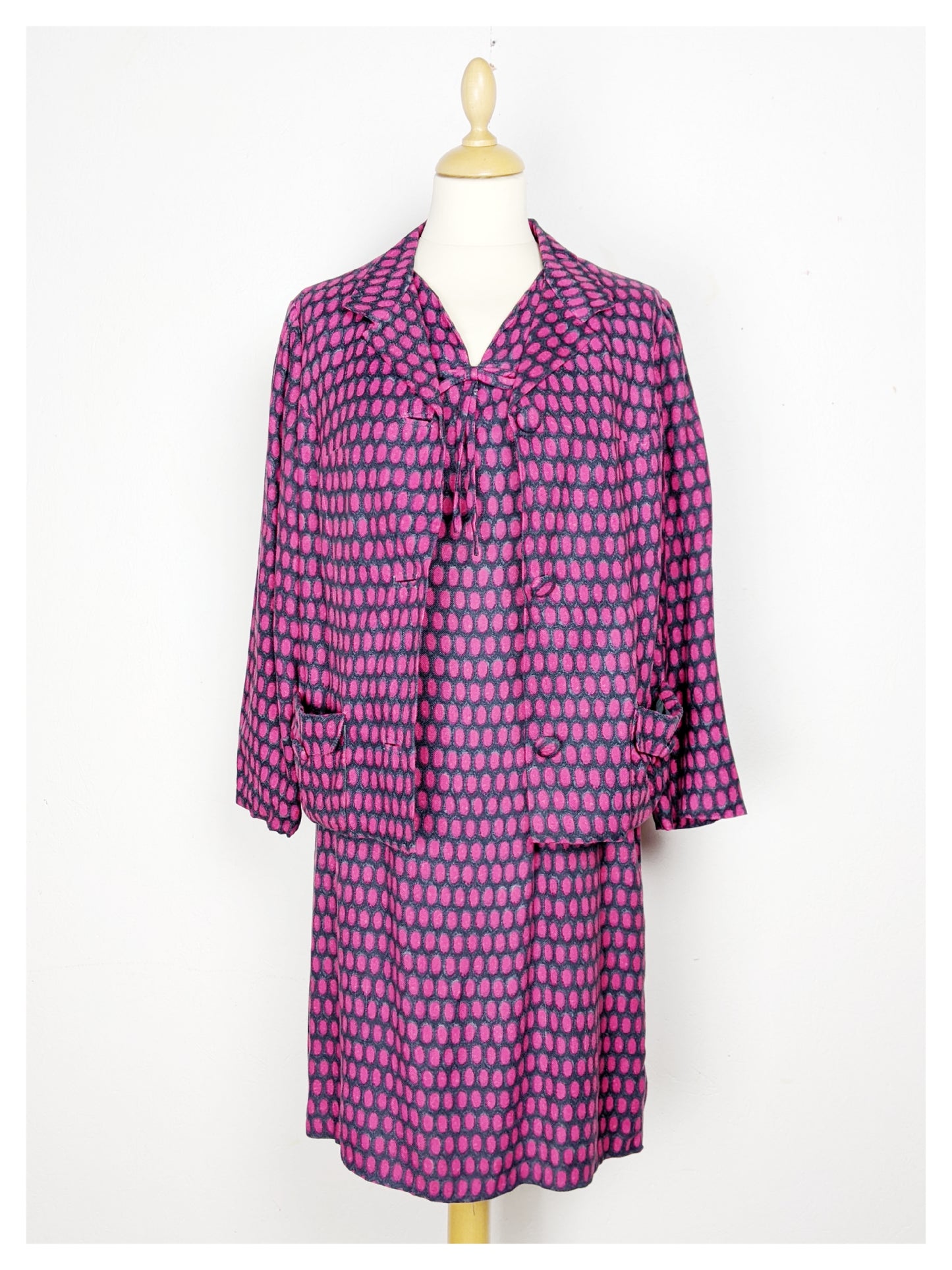 Tailleur-Robe à motifs gris/fuchsia 60s