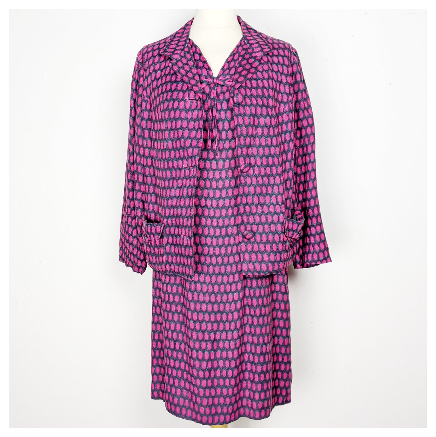Tailleur-Robe à motifs gris/fuchsia 60s