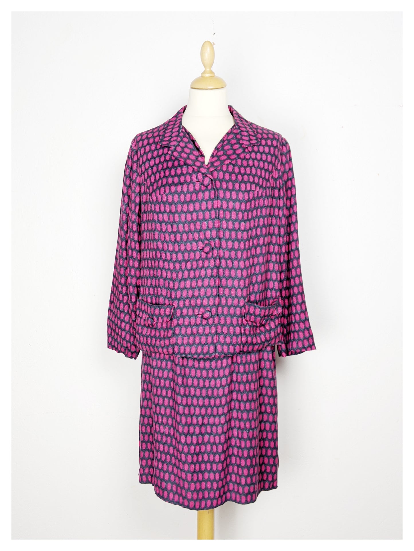 Tailleur-Robe à motifs gris/fuchsia 60s