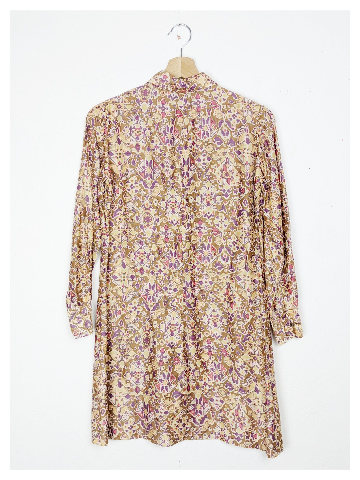 Robe à motifs en soie 70s