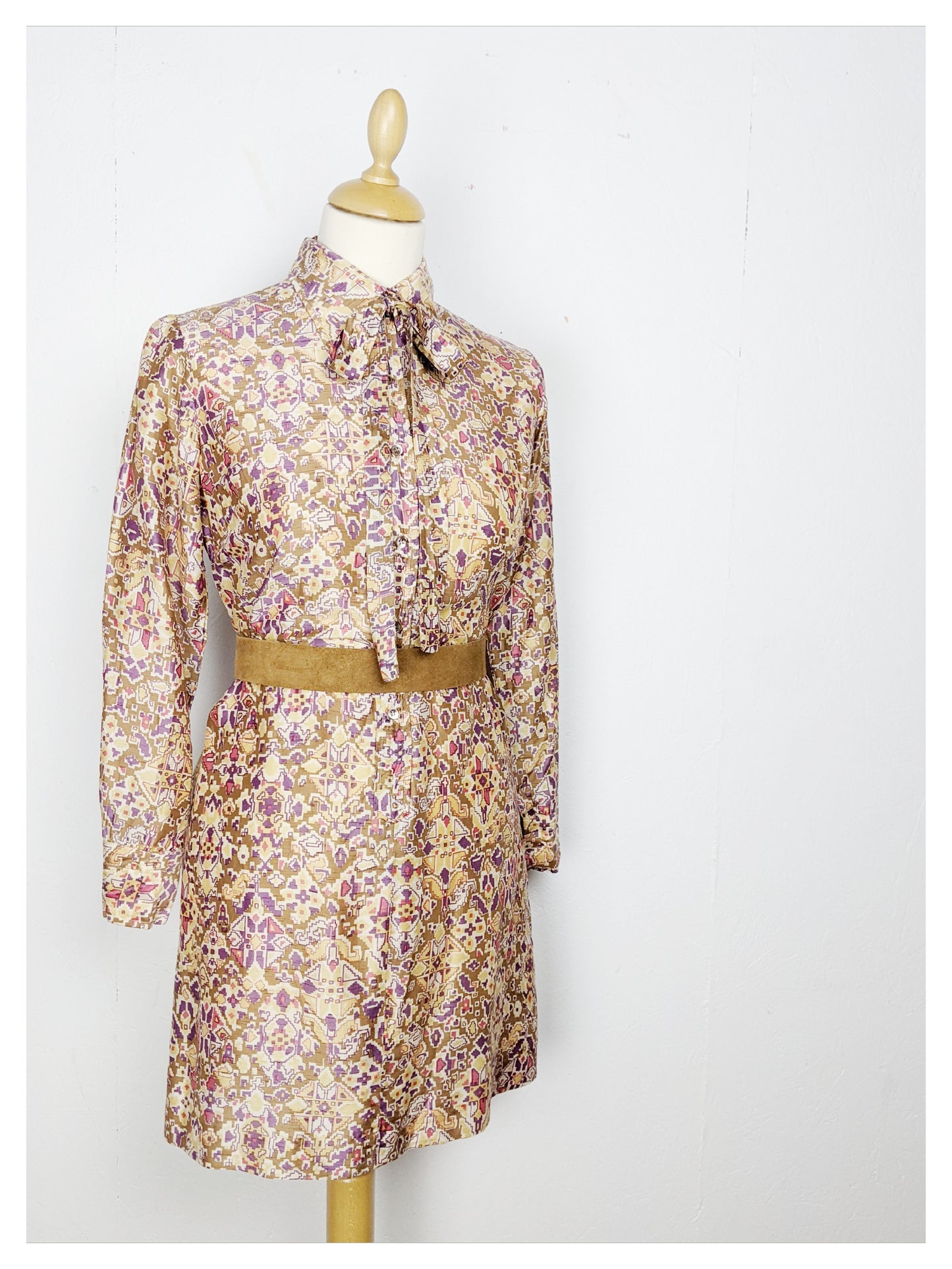 Robe à motifs en soie 70s