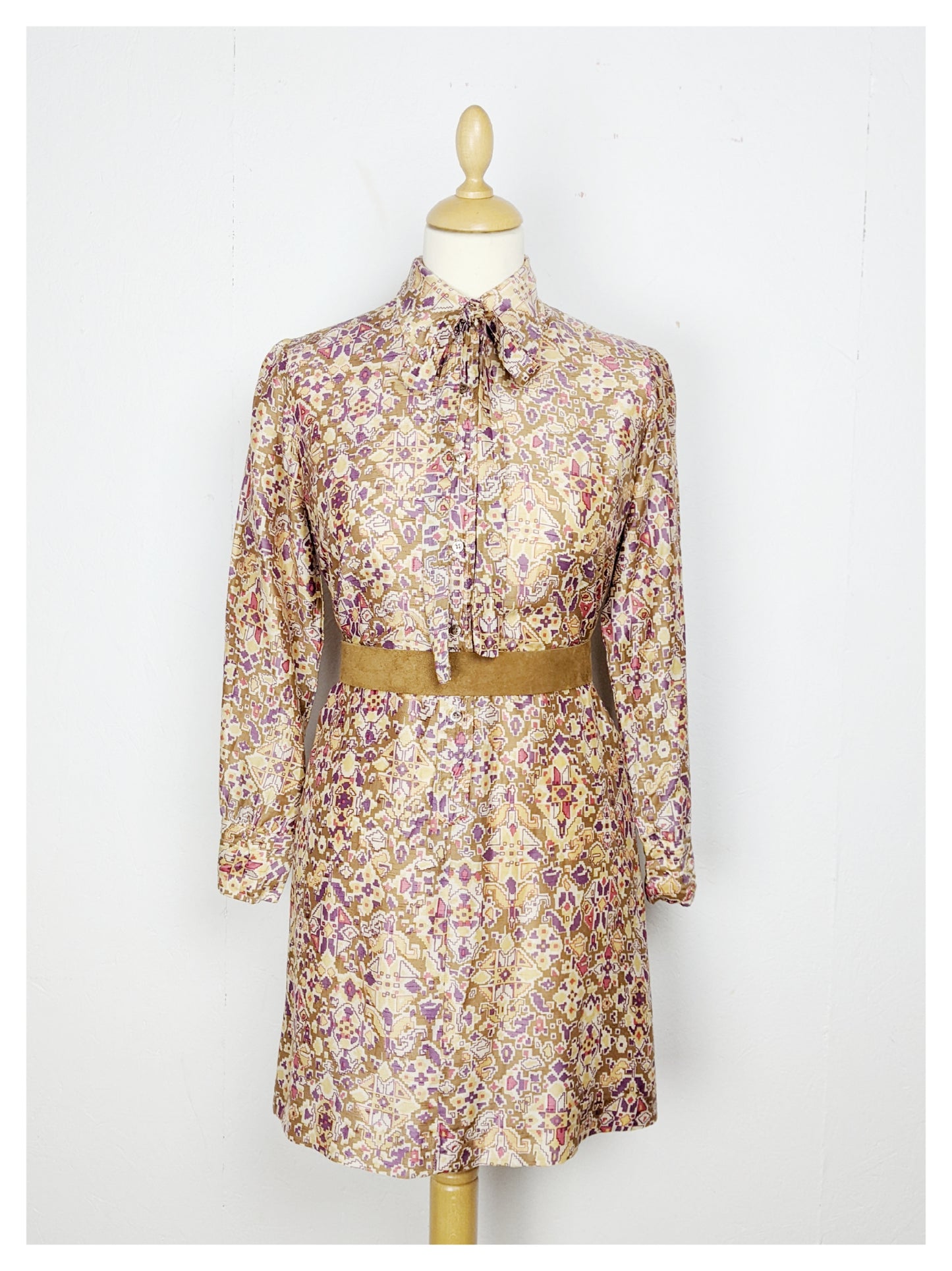 Robe à motifs en soie 70s