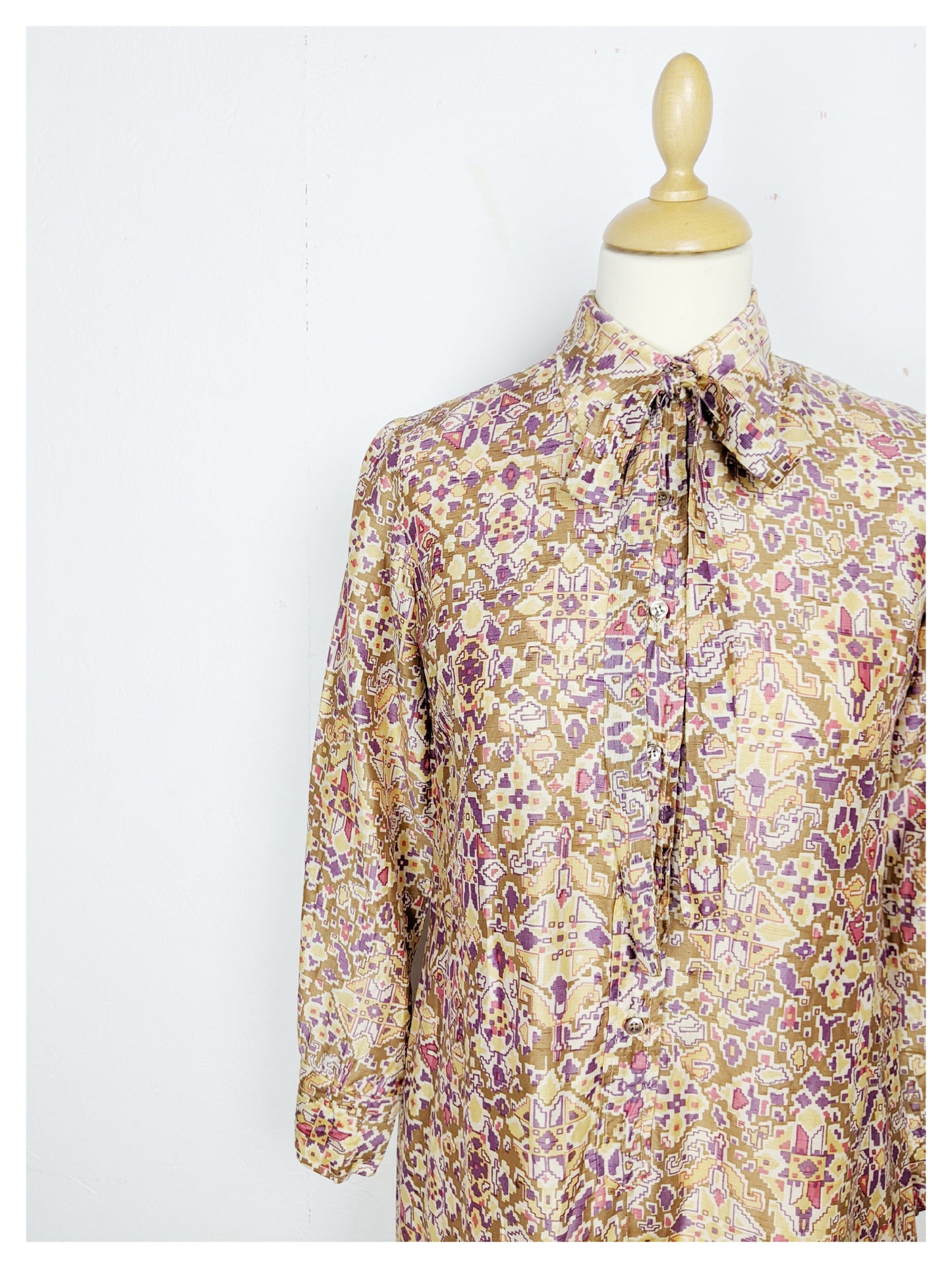Robe à motifs en soie 70s