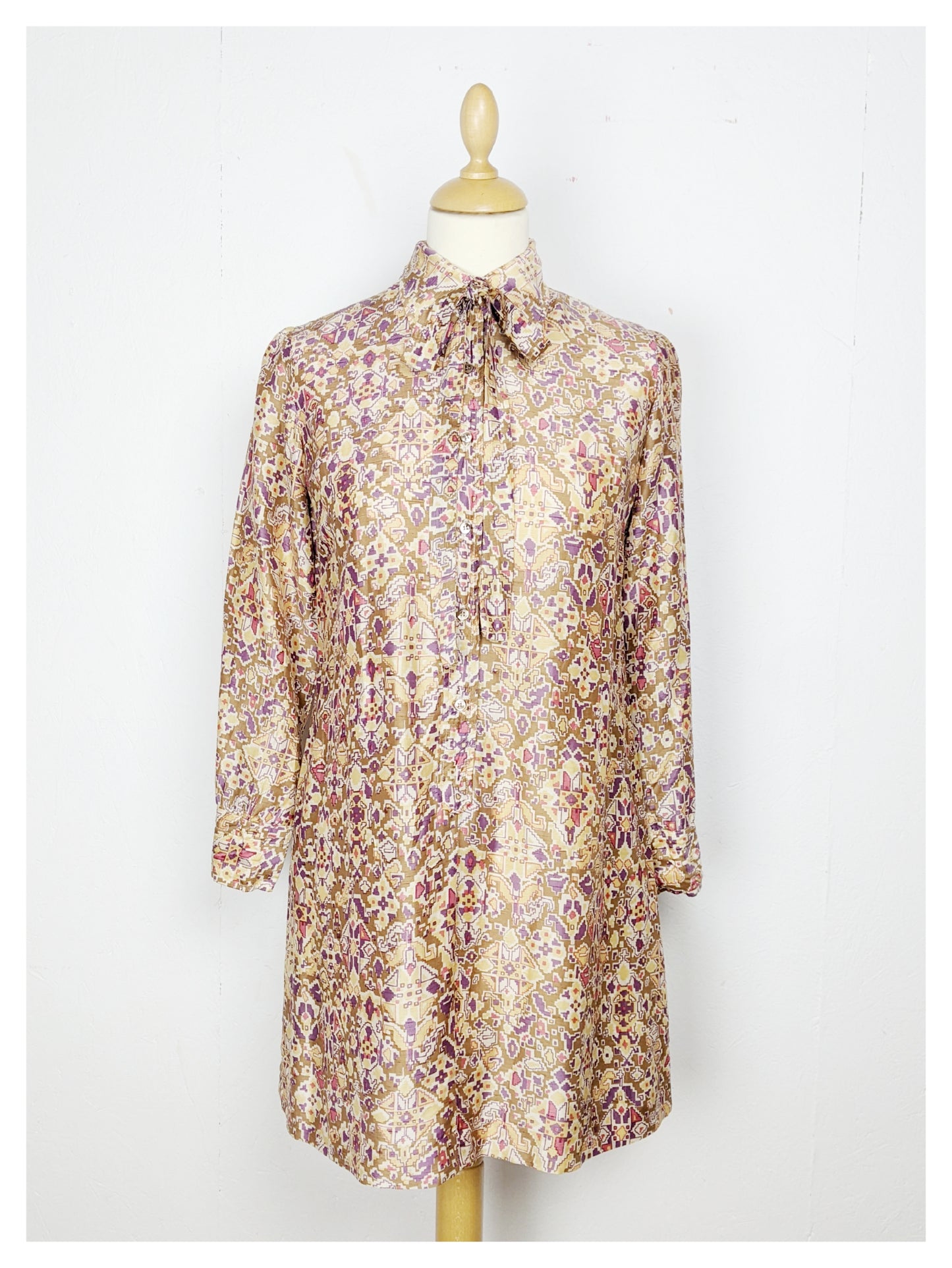 Robe à motifs en soie 70s