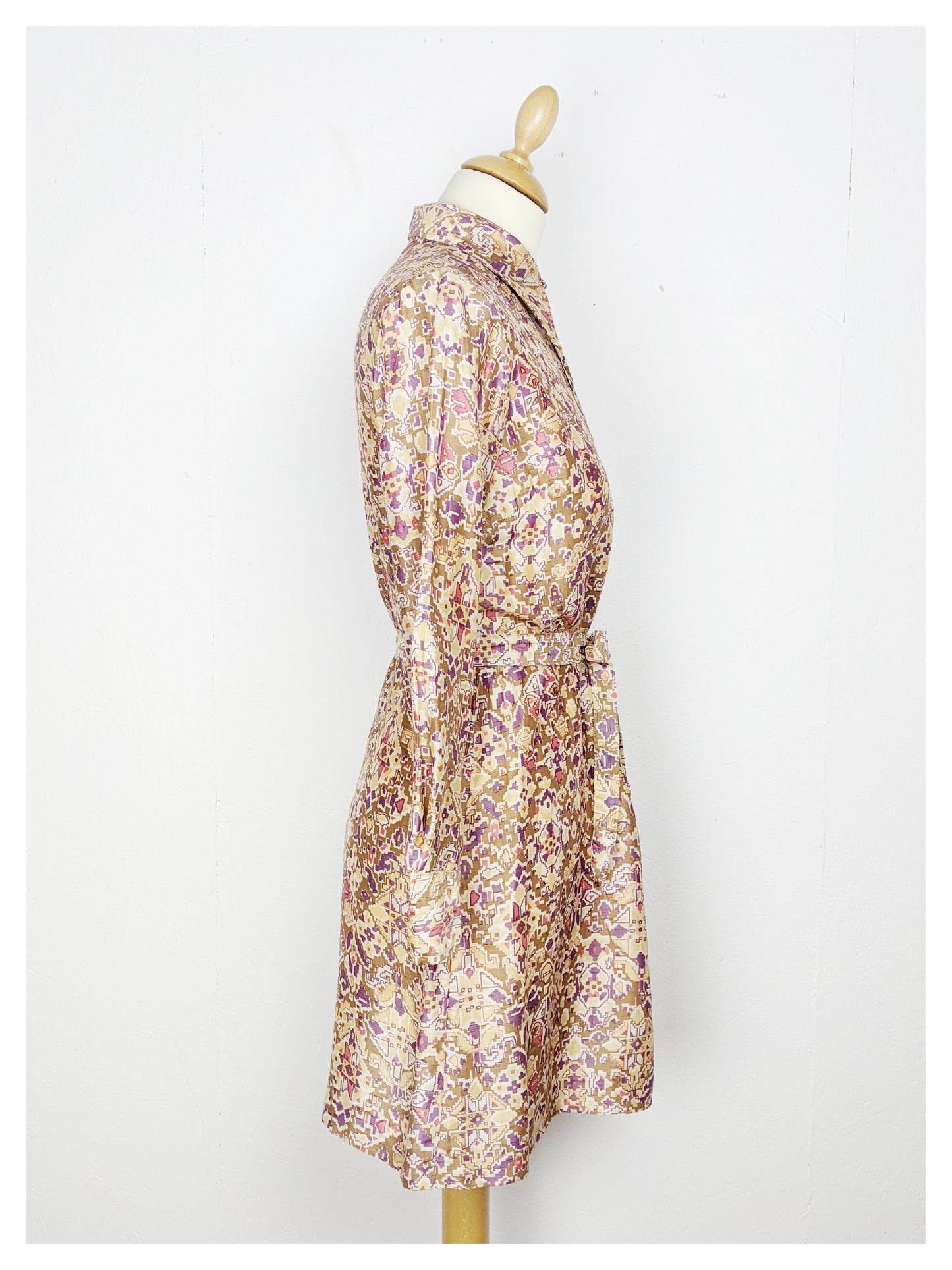 Robe à motifs en soie 70s