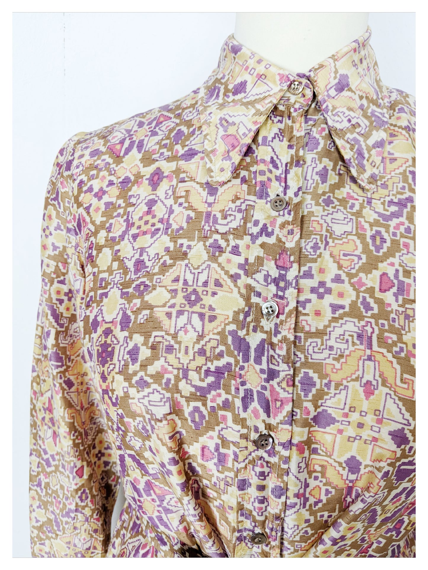 Robe à motifs en soie 70s