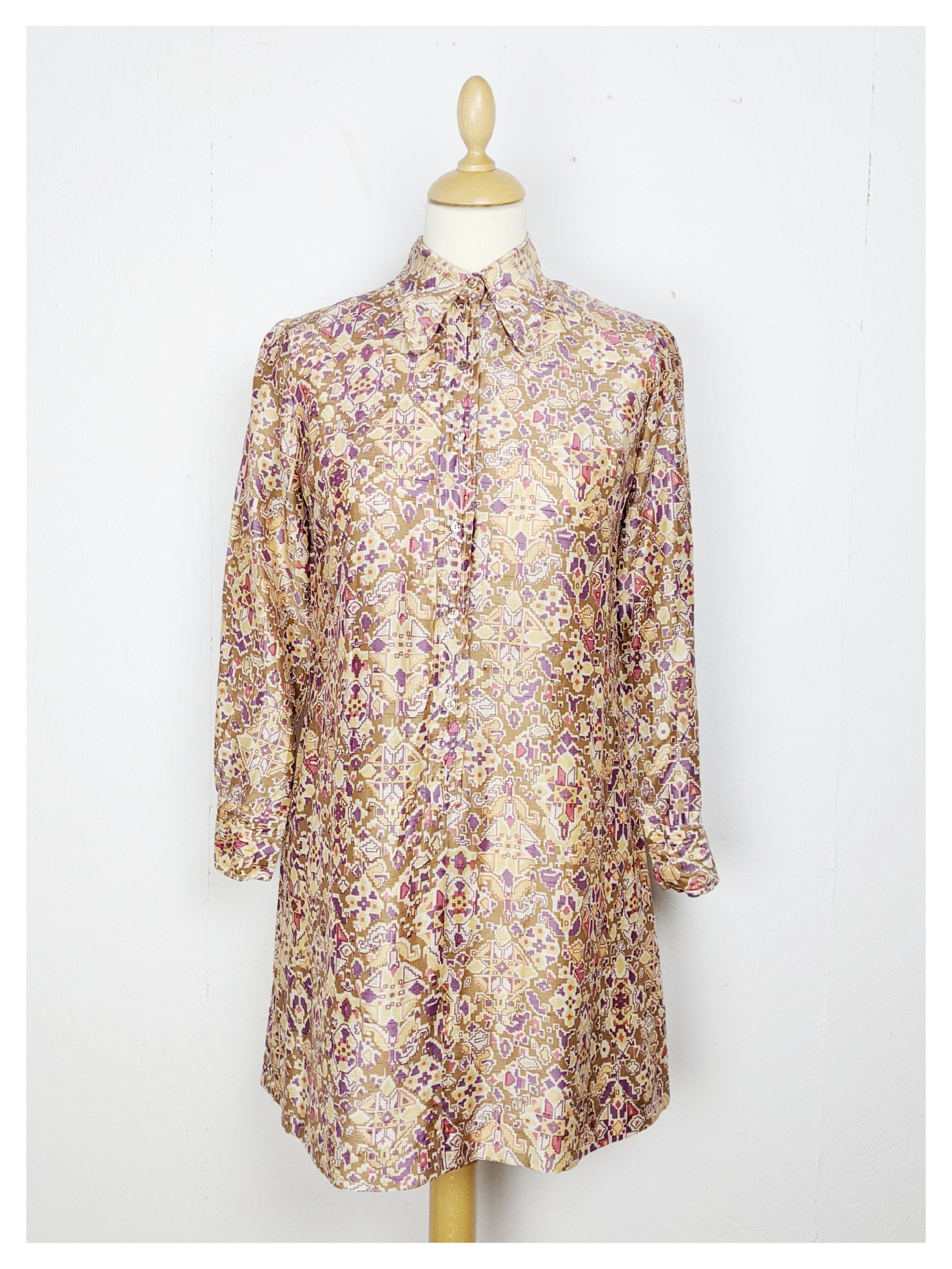 Robe à motifs en soie 70s