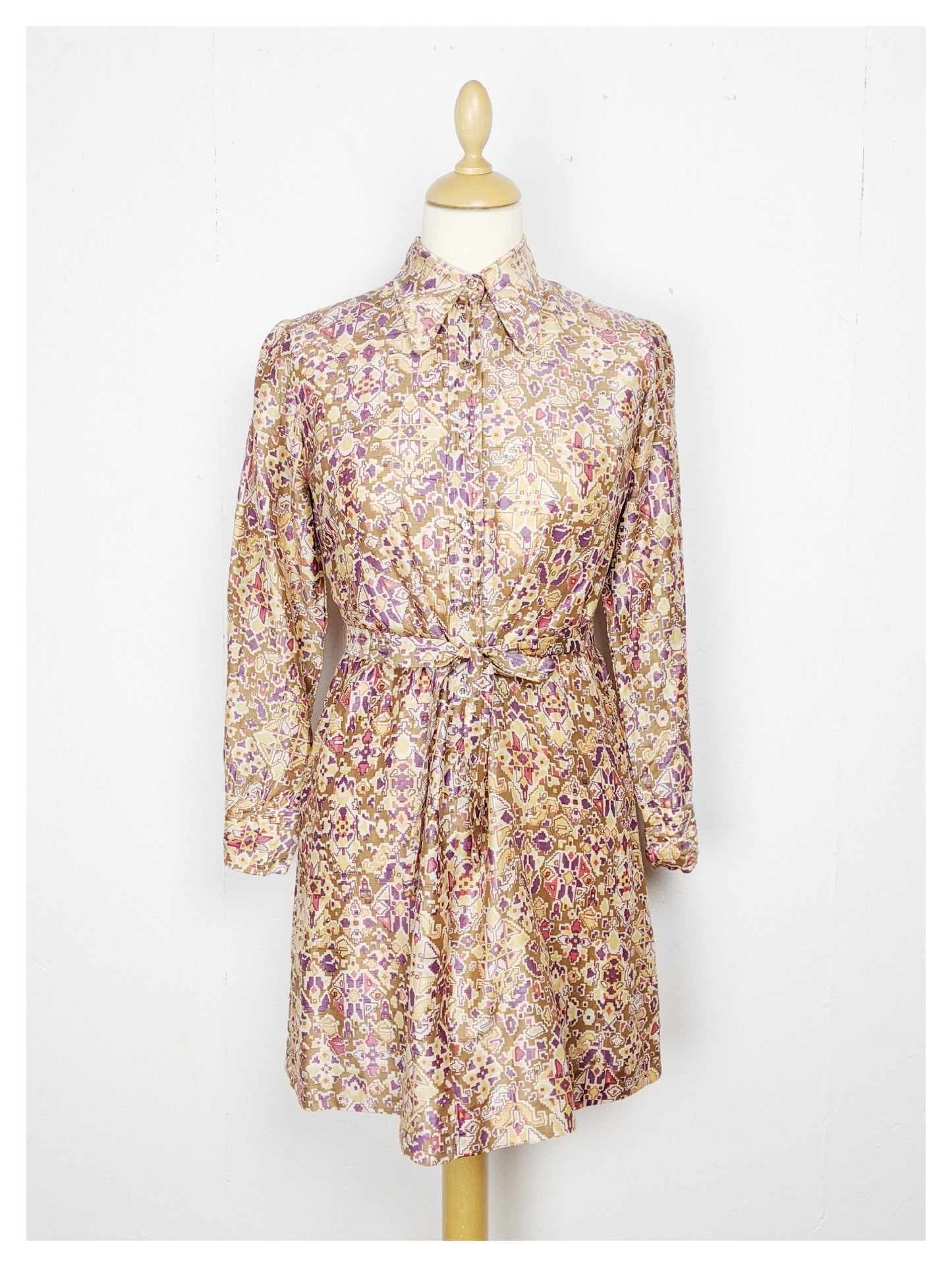 Robe à motifs en soie 70s
