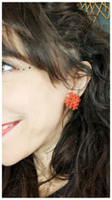 Charger l&#39;image dans la galerie, Boucles clips carré rouge 60s
