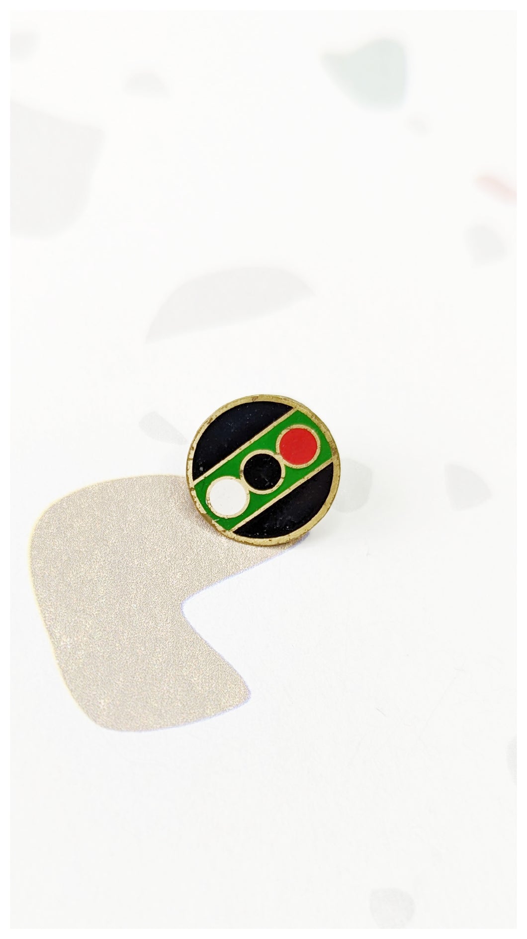 Pin's rond à pois 80s