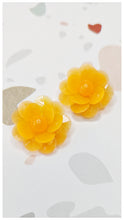 Afbeelding in Gallery-weergave laden, Boucles clips fleurs oranges 60s
