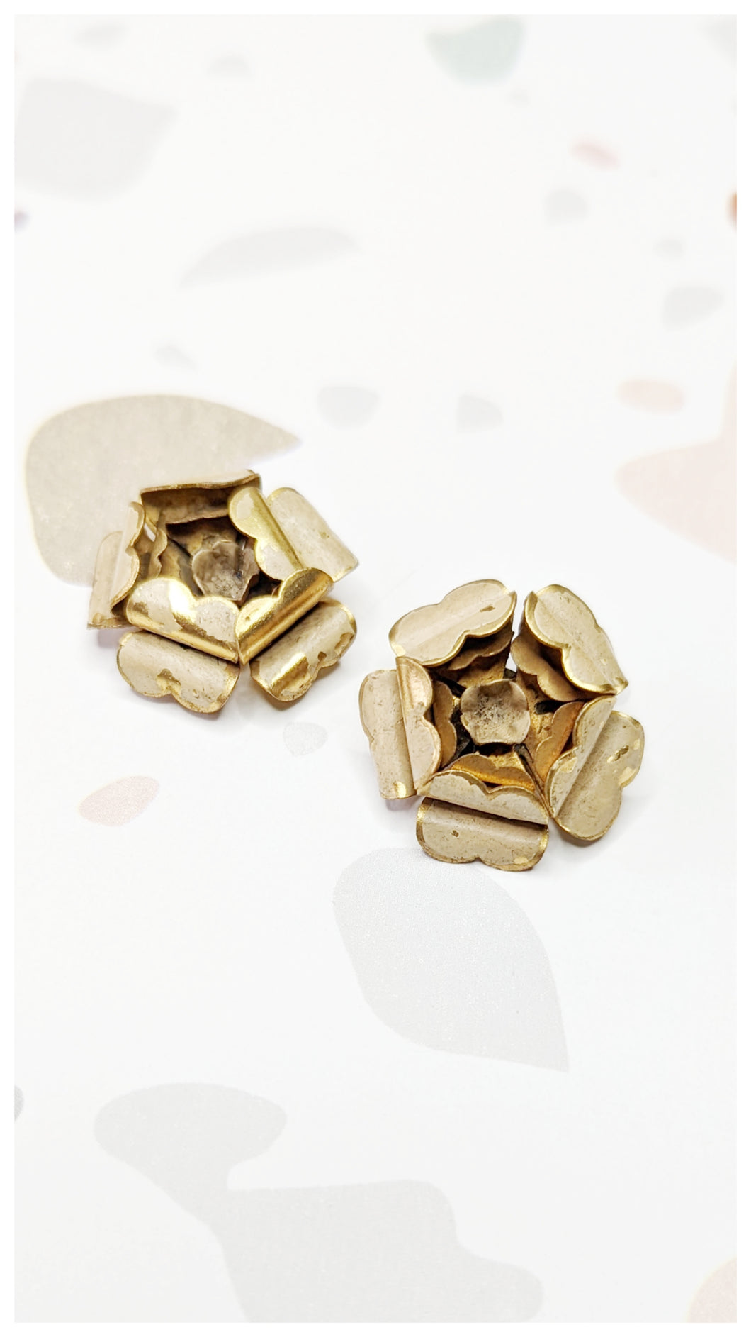 Boucles clip fleur crème 40's